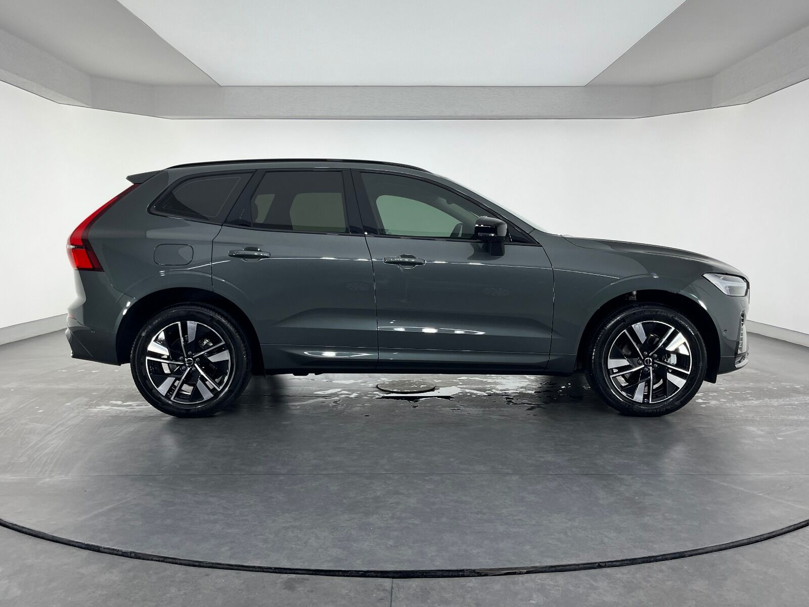 Volvo XC60 2.0 B5 Mild Hybrid Plus Dark AWD - 2025 - Detay