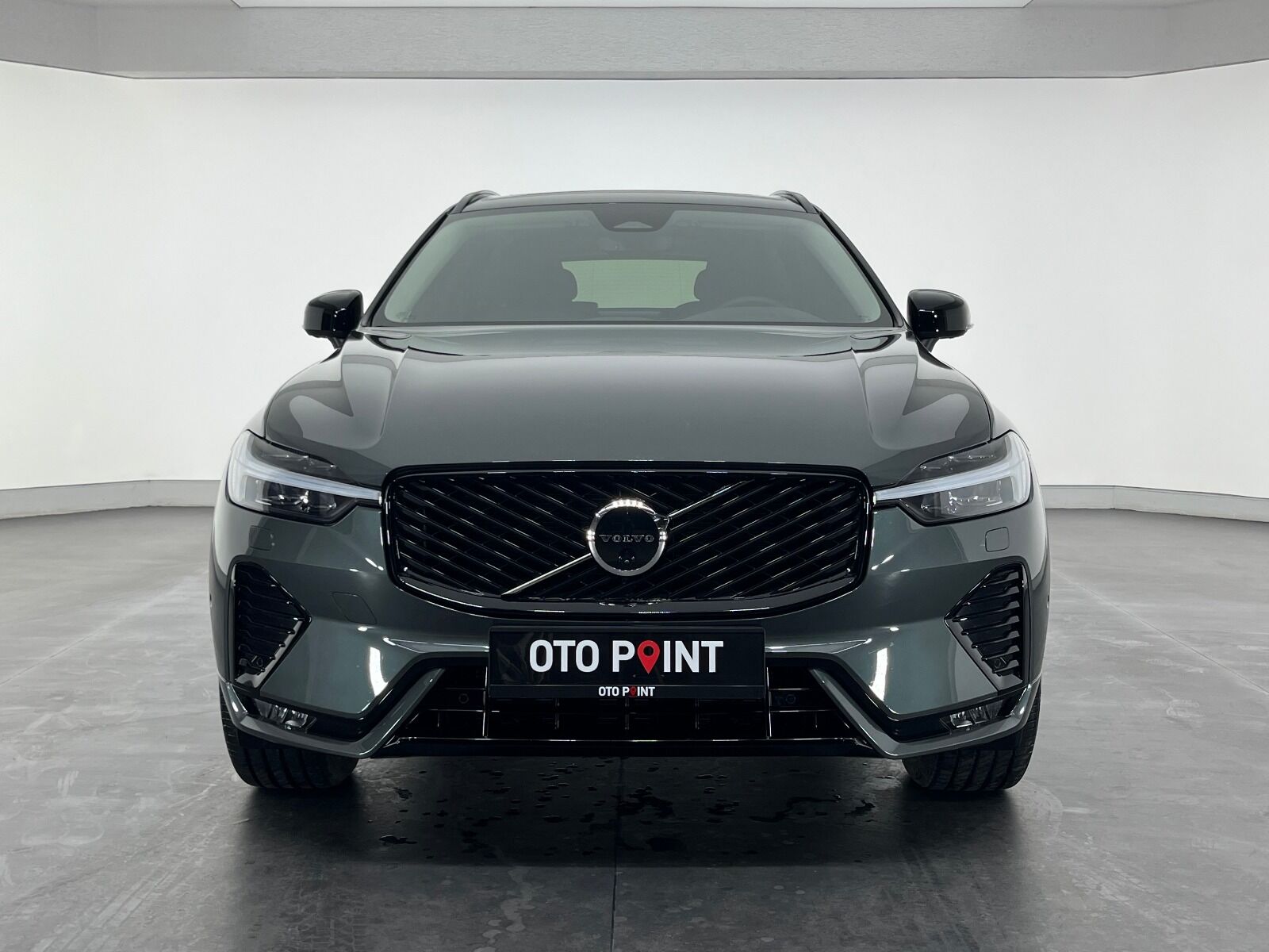 Volvo XC60 2.0 B5 Mild Hybrid Plus Dark AWD - 2025