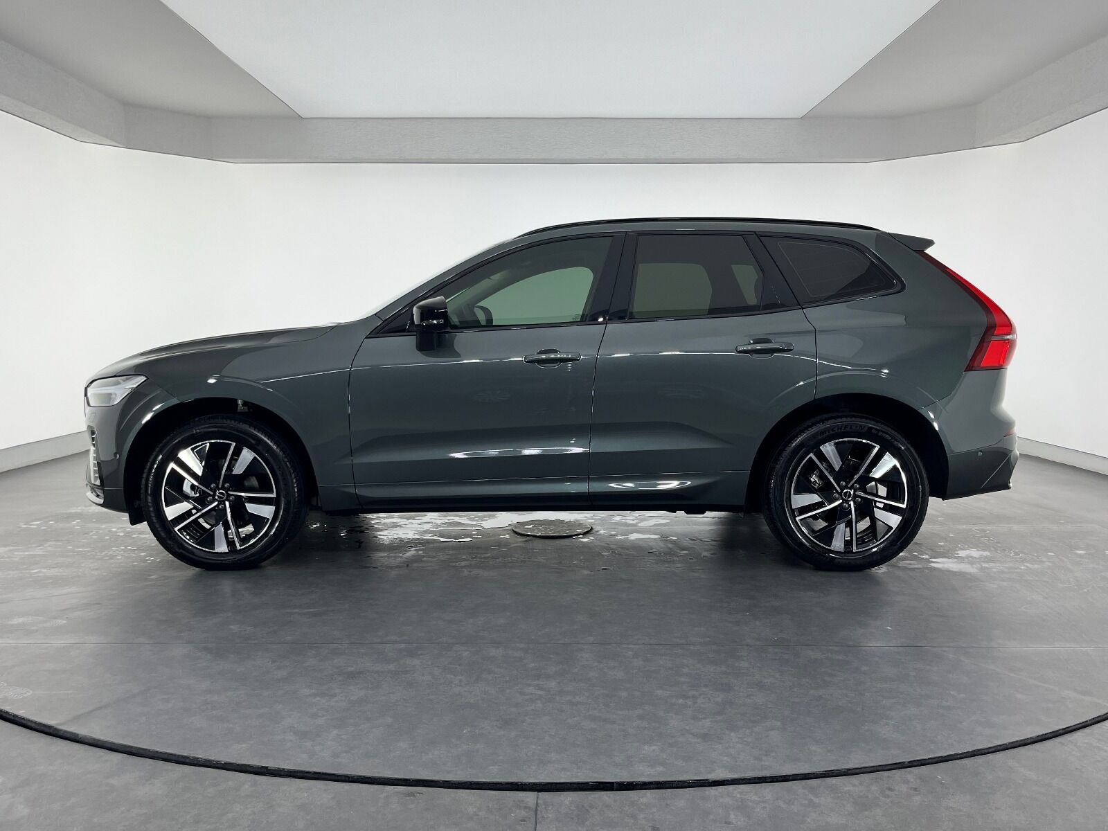 Volvo XC60 2.0 B5 Mild Hybrid Plus Dark AWD - 2025 - Detay