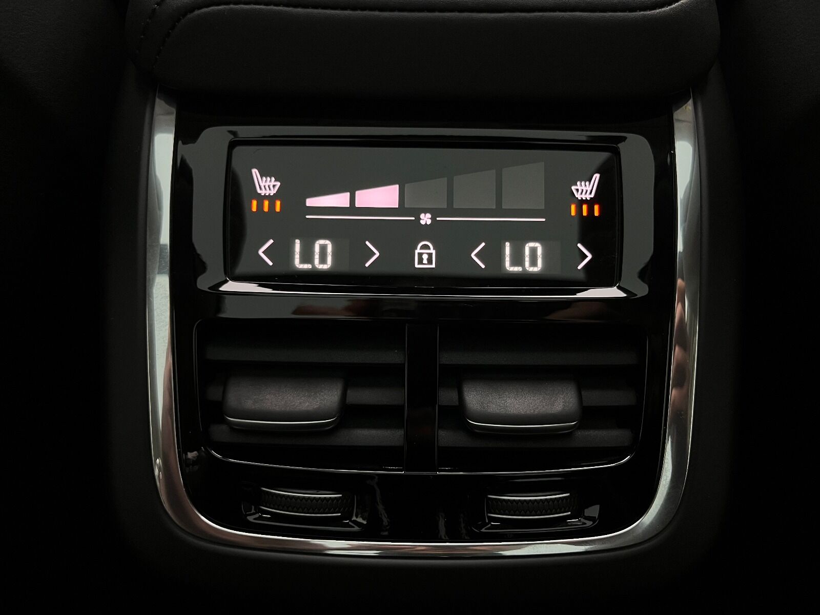 Volvo XC60 2.0 B5 Mild Hybrid Plus Dark AWD - 2025 - Detay