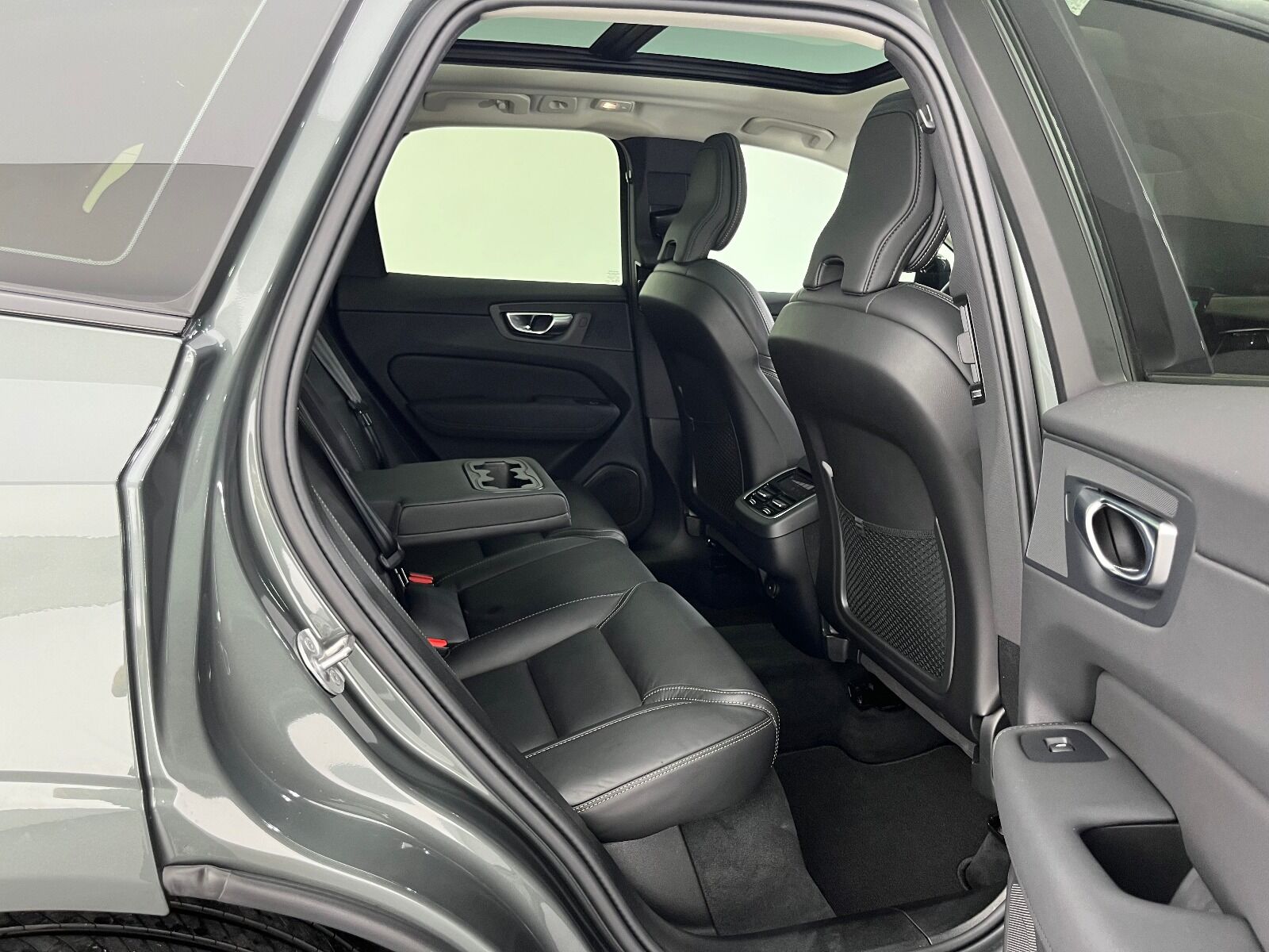 Volvo XC60 2.0 B5 Mild Hybrid Plus Dark AWD - 2025 - Detay