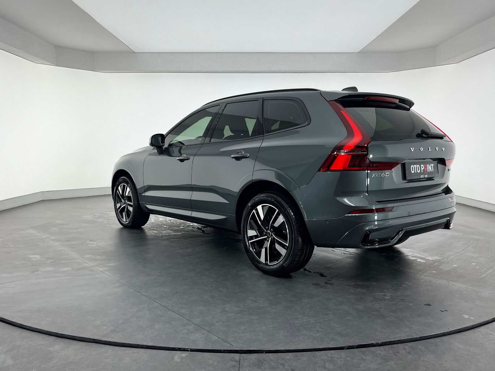 Volvo XC60 2.0 B5 Mild Hybrid Plus Dark AWD - 2025 - Detay