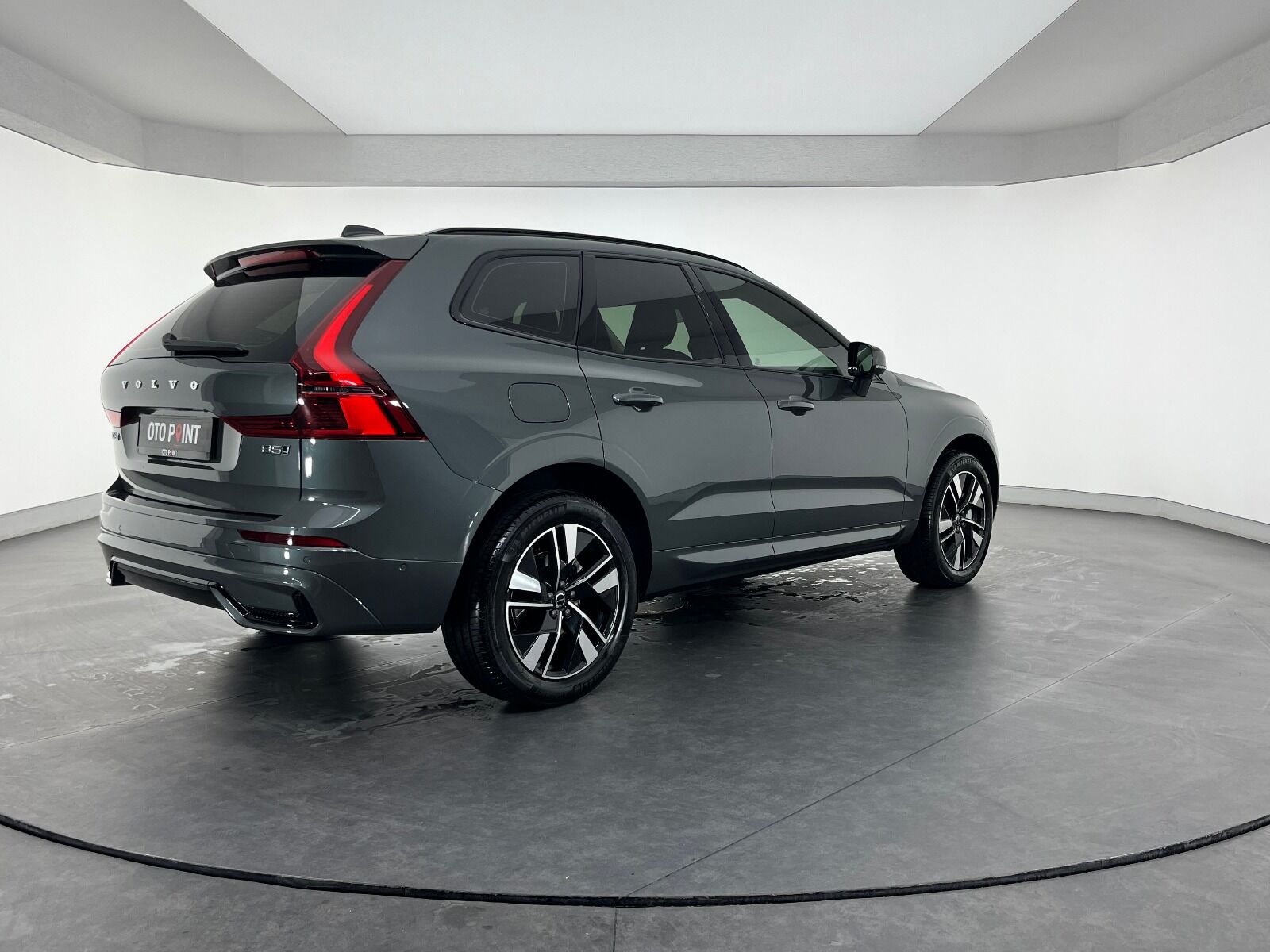 Volvo XC60 2.0 B5 Mild Hybrid Plus Dark AWD - 2025 - Detay