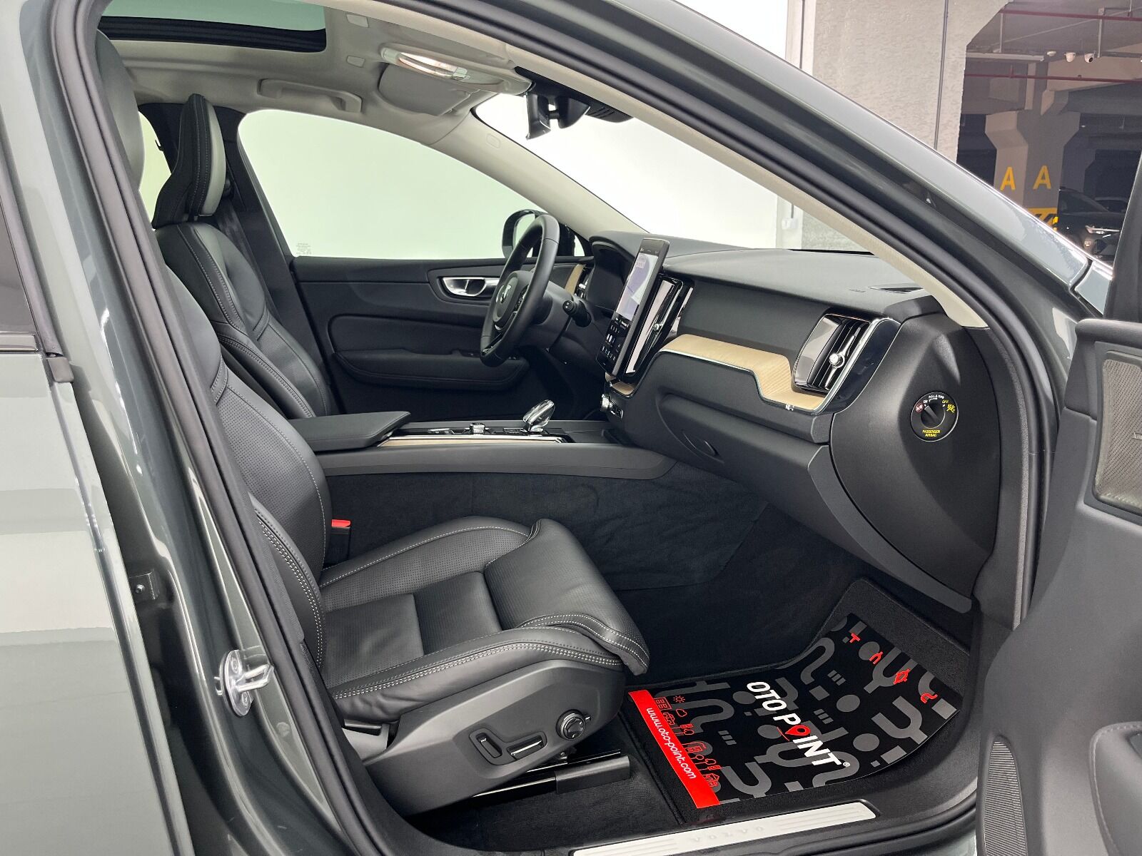 Volvo XC60 2.0 B5 Mild Hybrid Plus Dark AWD - 2025 - Detay