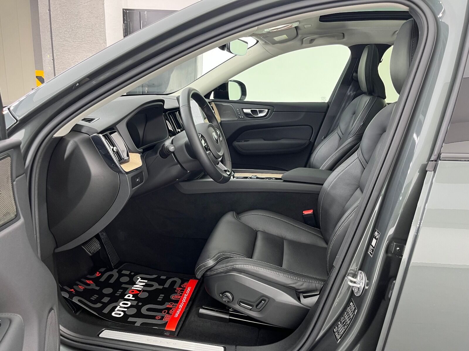 Volvo XC60 2.0 B5 Mild Hybrid Plus Dark AWD - 2025 - Detay