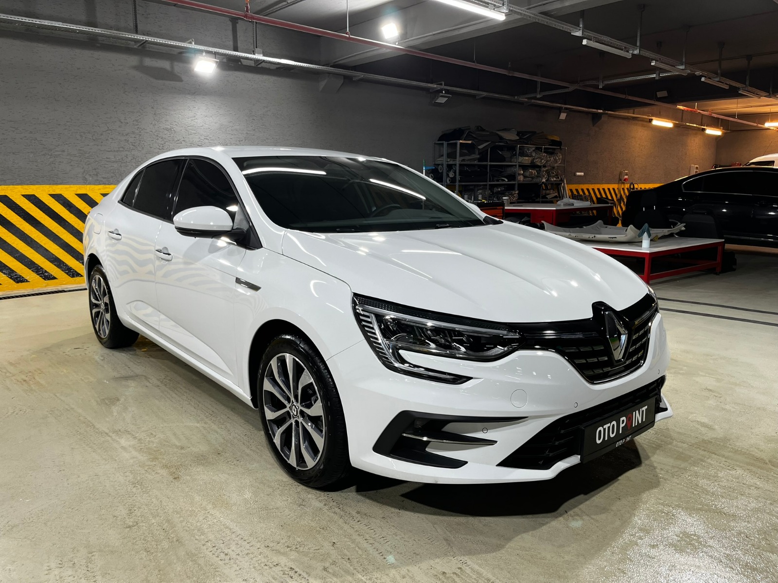 Renault Megane Sedan 1.3 TCe Icon EDC - 2024