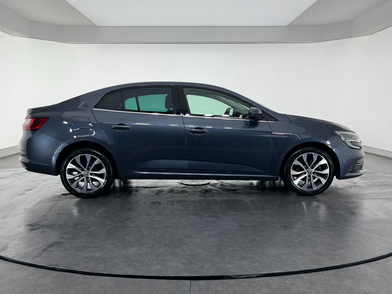 Renault Megane Sedan 1.5 Blue DCI Icon EDC - 2024 - Detay