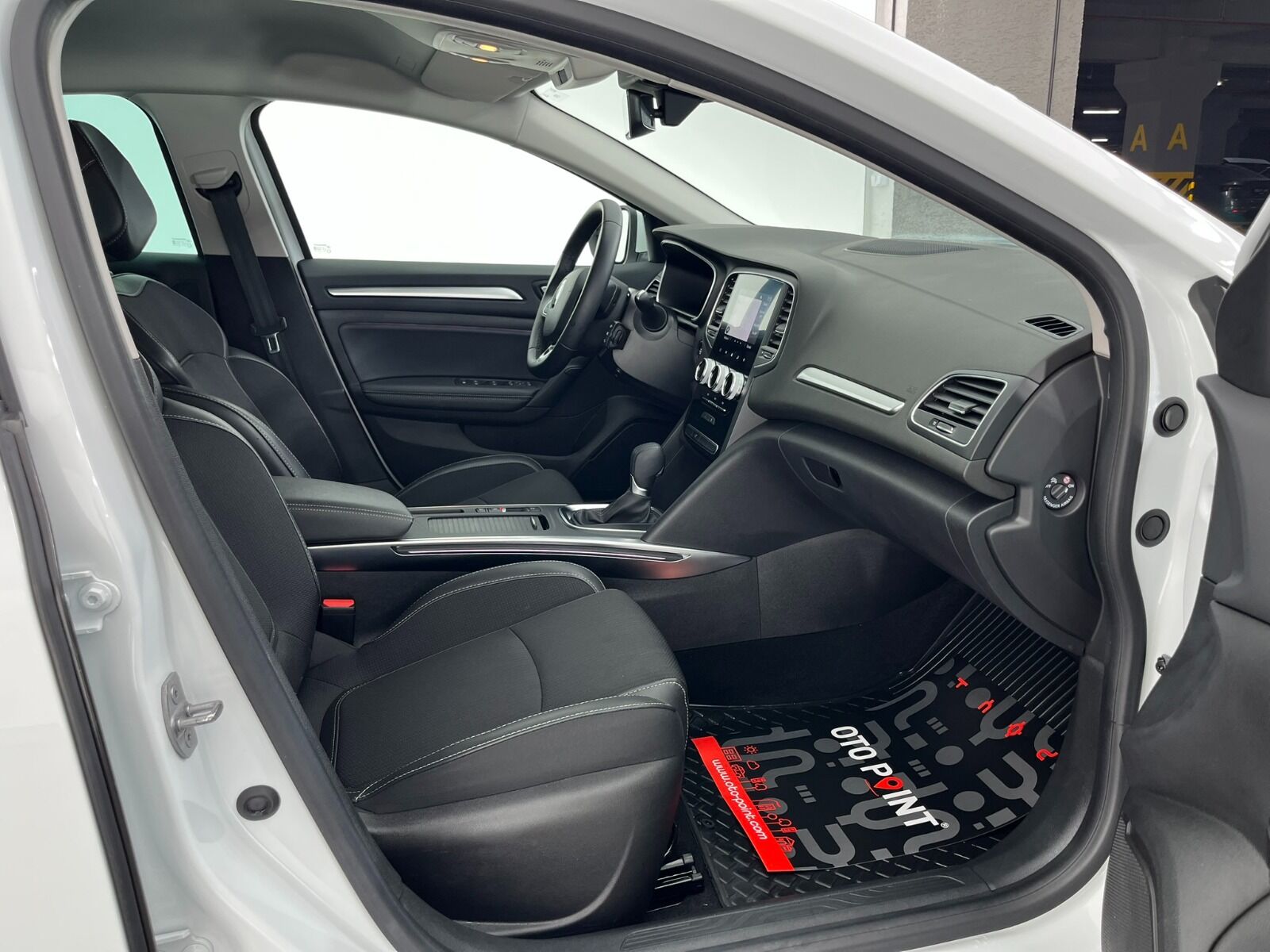 Renault Megane Sedan 1.3 TCe Icon EDC - 2025 - Detay