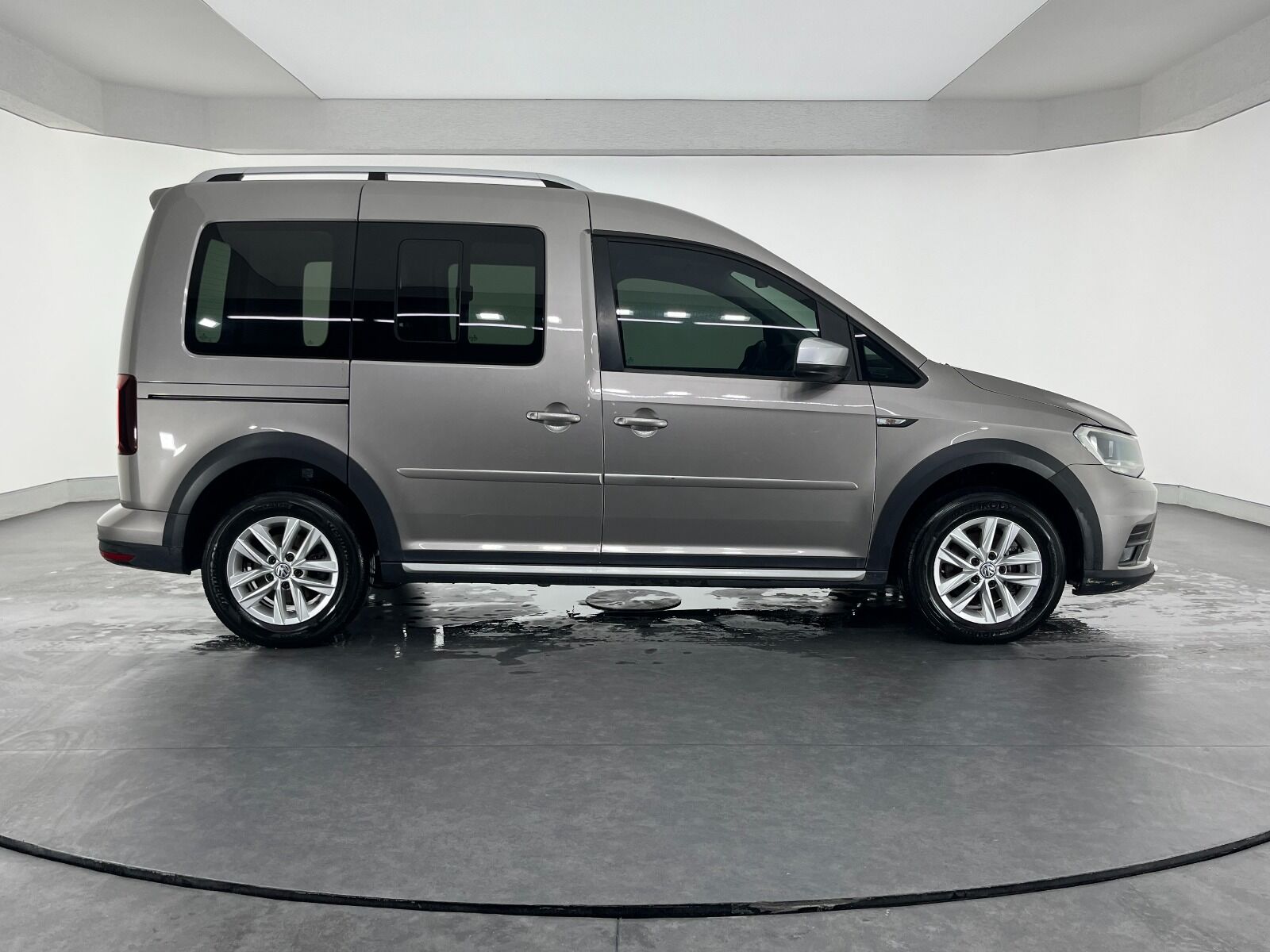 Volkswagen Caddy Combi 2.0 TDI SCR BMT Alltrack DSG - 2017 - Detay