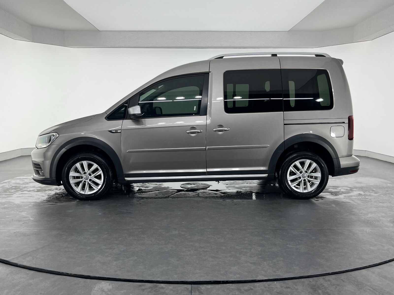 Volkswagen Caddy Combi 2.0 TDI SCR BMT Alltrack DSG - 2017 - Detay