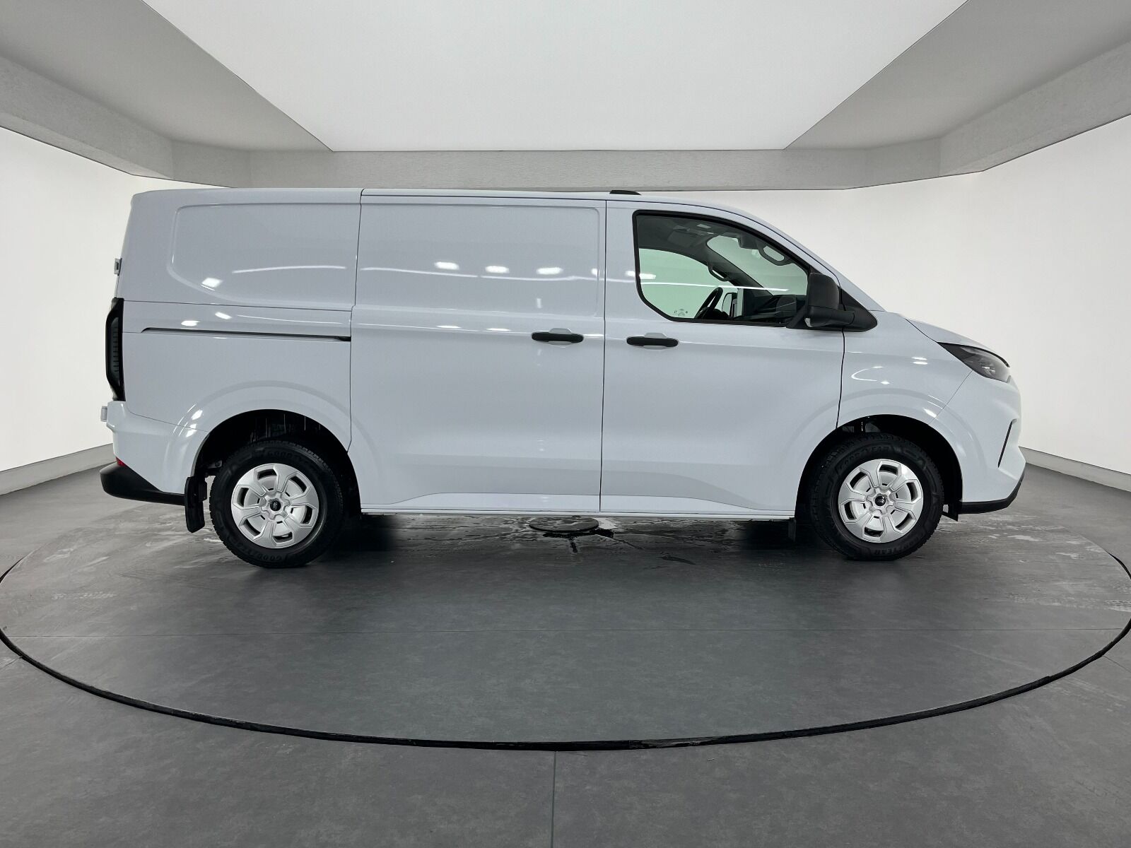 Ford Transit Custom 2.0 EcoBlue UPG 320 S Deluxe - 2024 - Detay