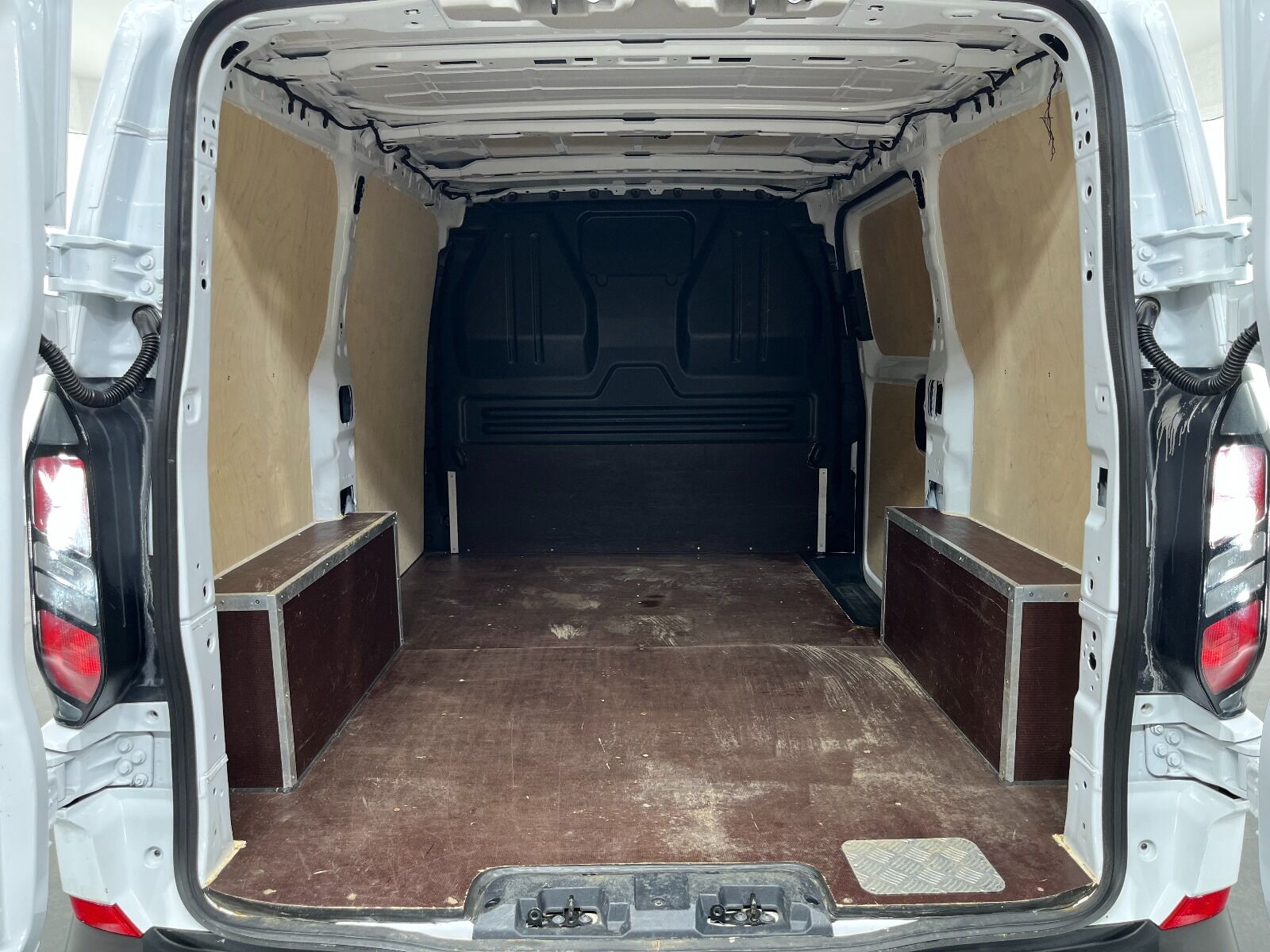 Ford Transit Custom 2.0 EcoBlue UPG 320 S Deluxe - 2024 - Detay