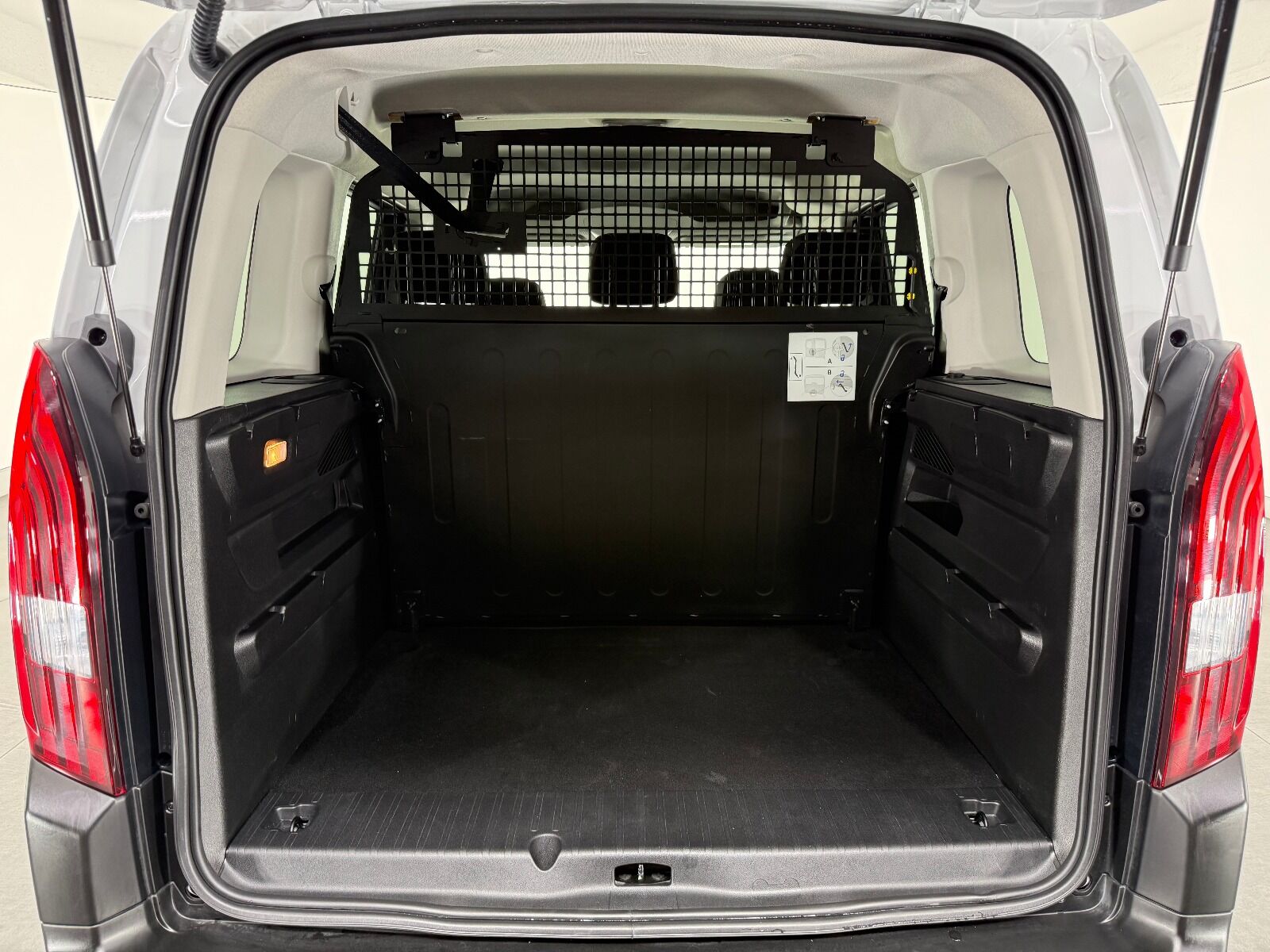 Peugeot Rifter 1.5 BlueHDI Allure EAT8 - 2026 - Detay