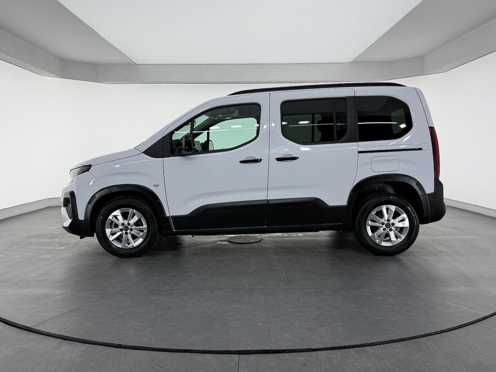 Peugeot Rifter 1.5 BlueHDI Allure EAT8 - 2026 - Detay