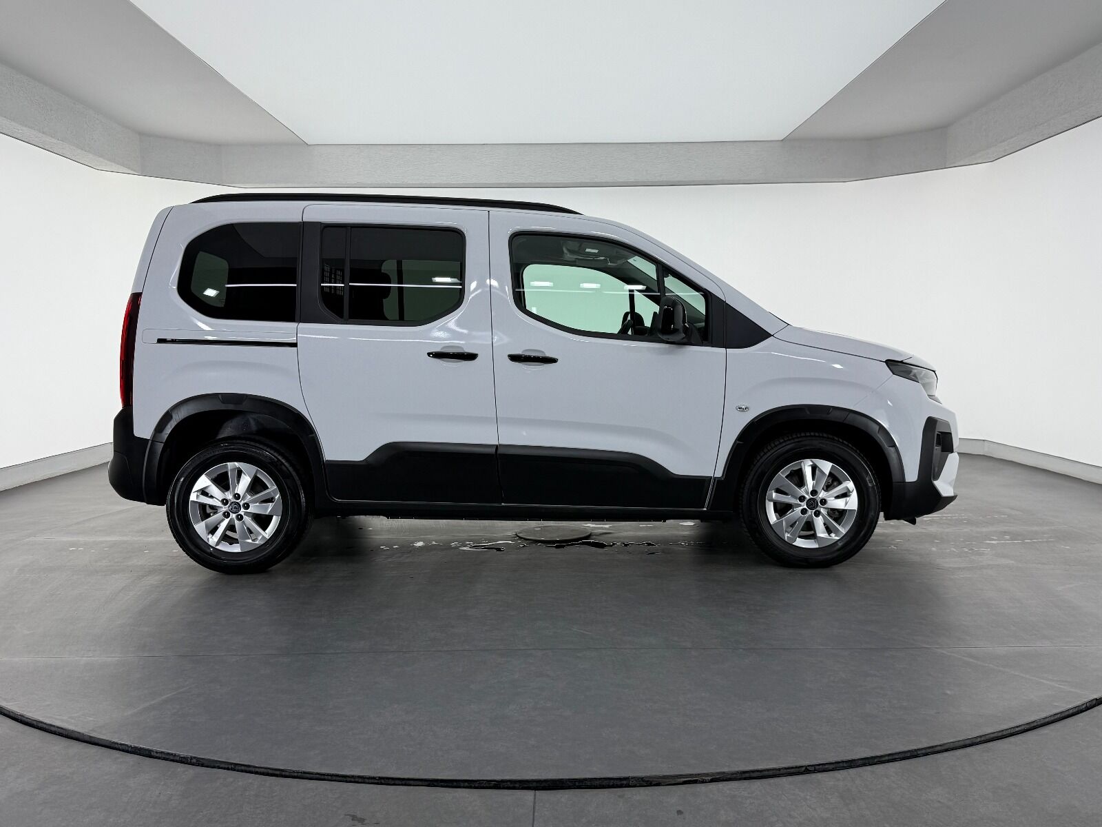 Peugeot Rifter 1.5 BlueHDI Allure EAT8 - 2026 - Detay