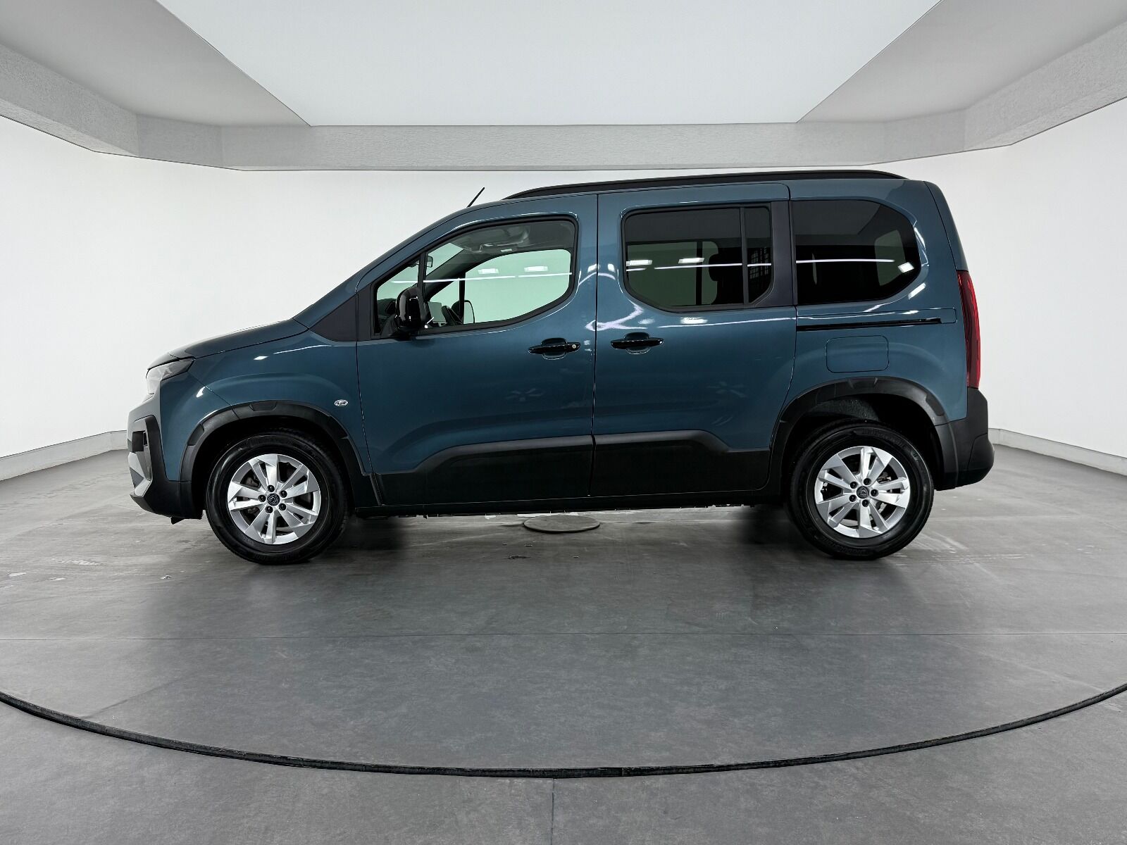 Peugeot Rifter 1.5 BlueHDI Allure EAT8 - 2026 - Detay