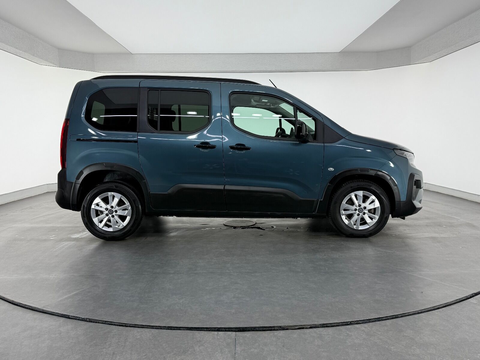 Peugeot Rifter 1.5 BlueHDI Allure EAT8 - 2026 - Detay