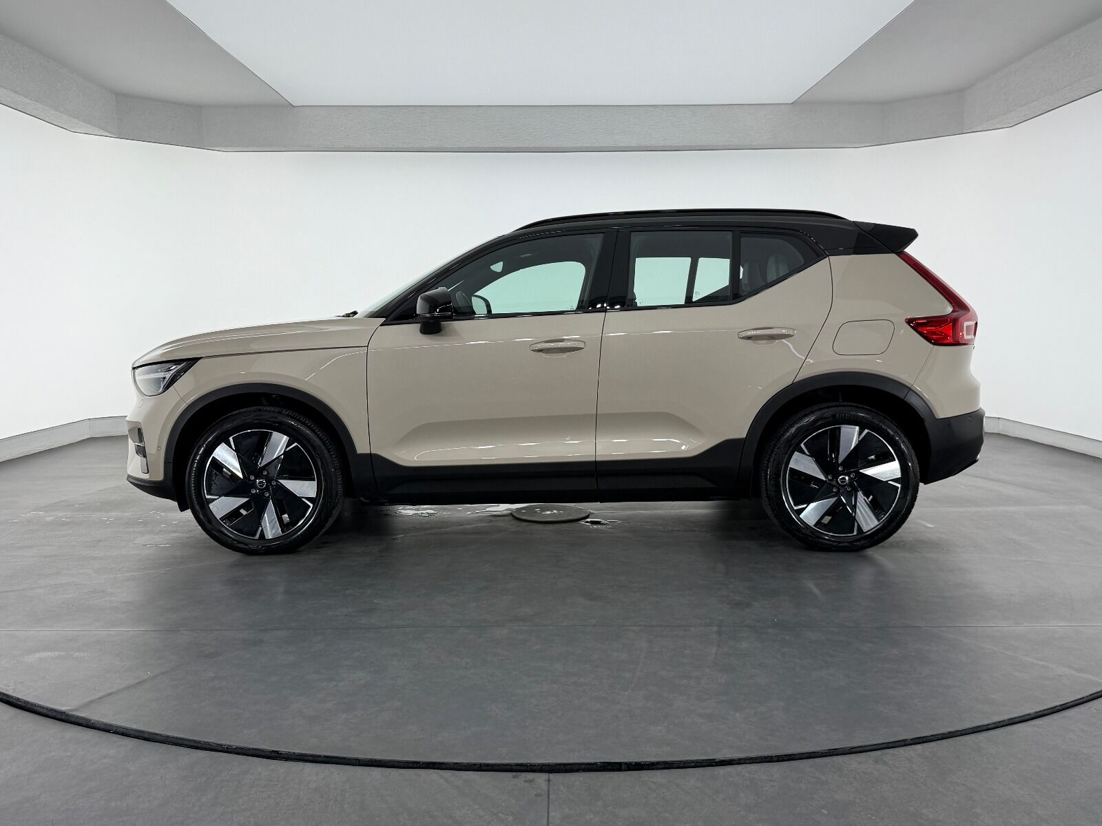 Volvo EX40 Single Motor Extended Range Ultra - 2025 - Detay