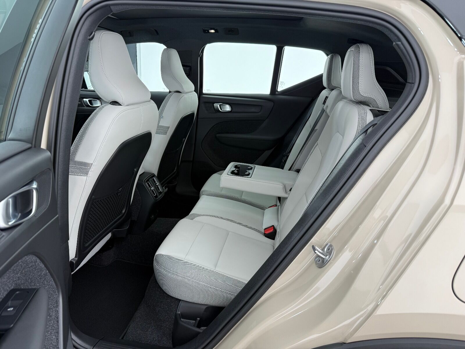 Volvo EX40 Single Motor Extended Range Ultra - 2025 - Detay