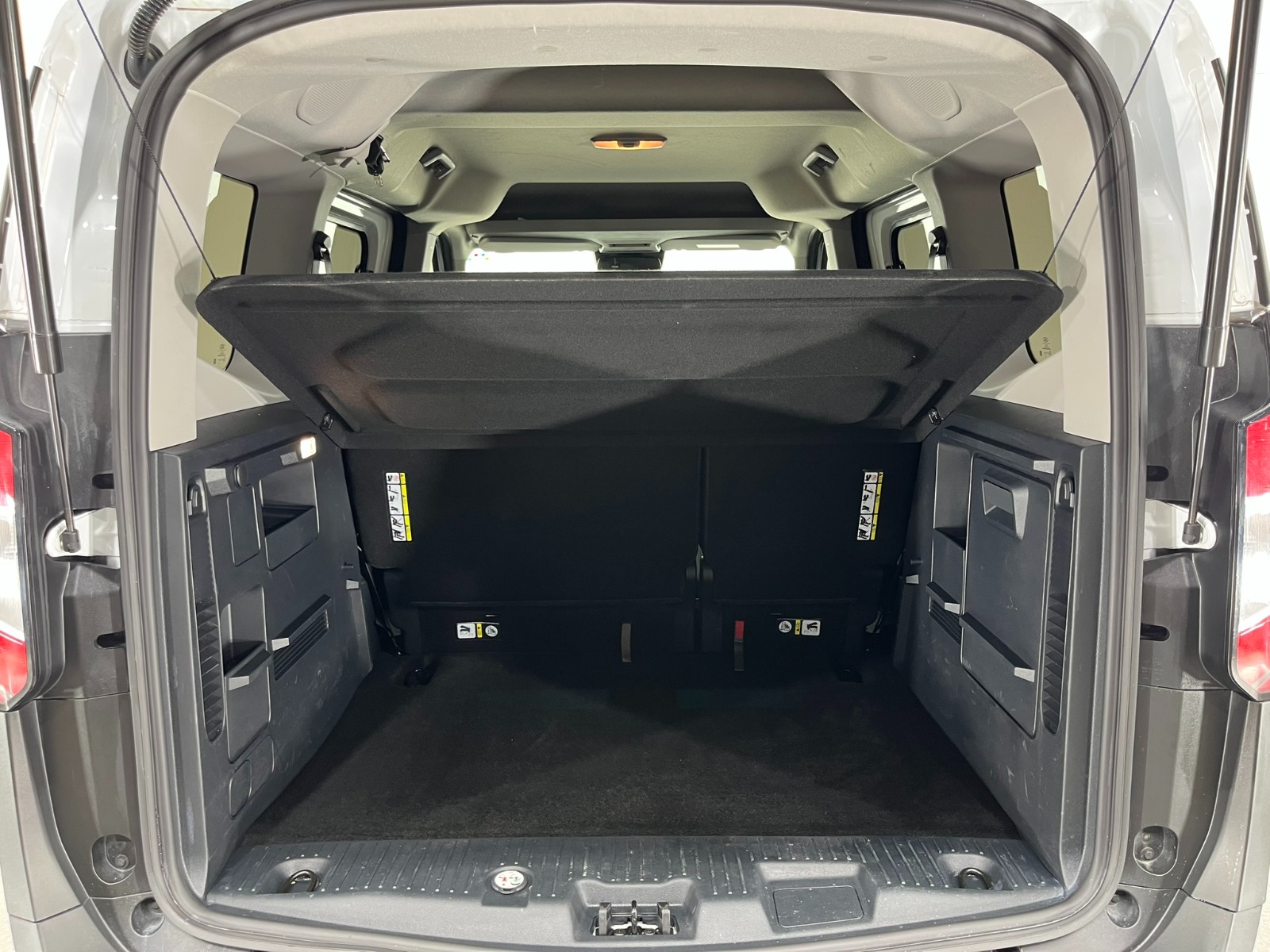 Ford Tourneo Courier Kombi 1.5 EcoBlue Deluxe - 2025 - Detay