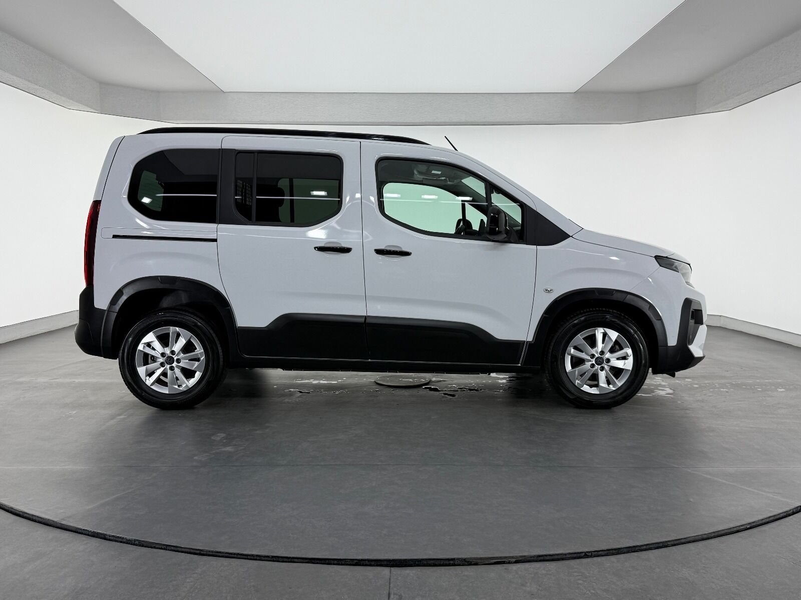 Peugeot Rifter 1.5 BlueHDI Allure EAT8 - 2025 - Detay