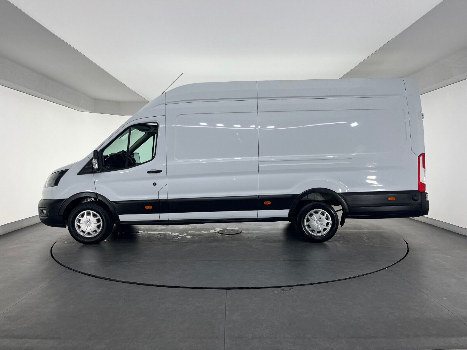 Ford Transit 350 E Van 15.1 M3 165 AT Trend - 2023 - Detay