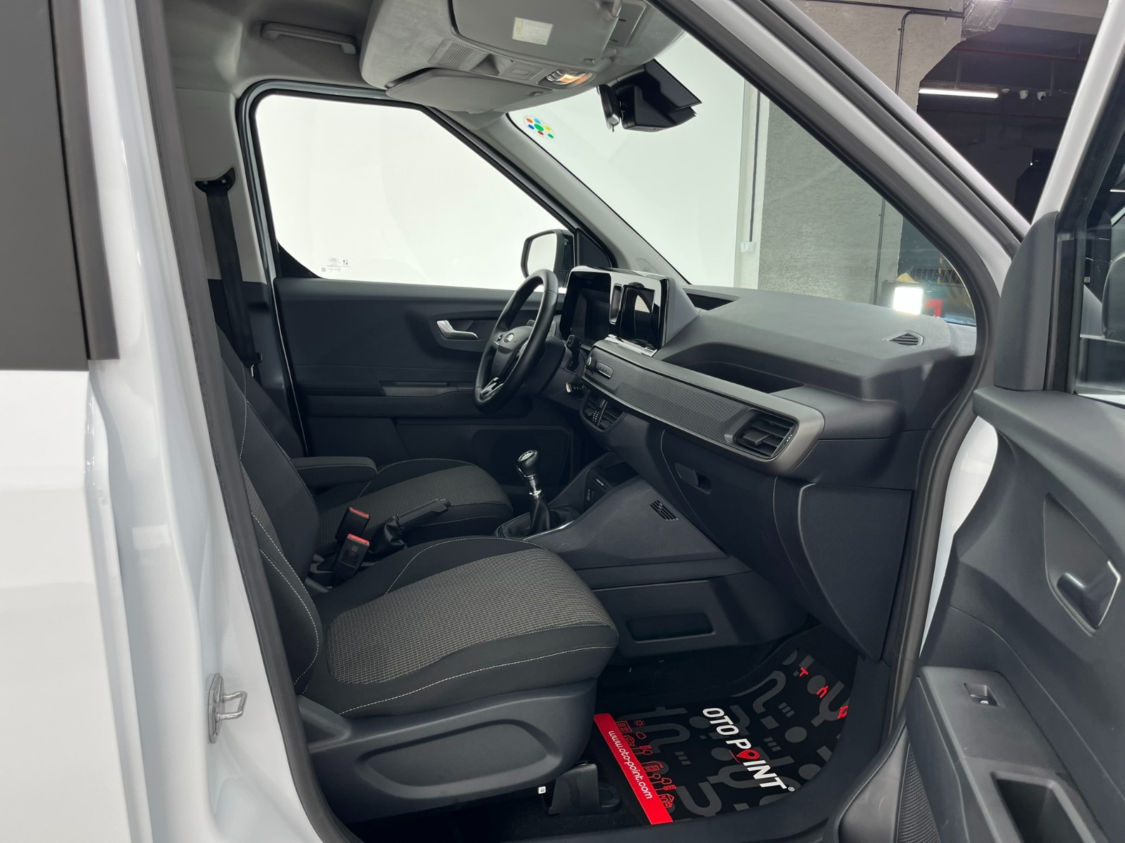 Ford Tourneo Courier Kombi 1.5 EcoBlue Deluxe - 2025 - Detay