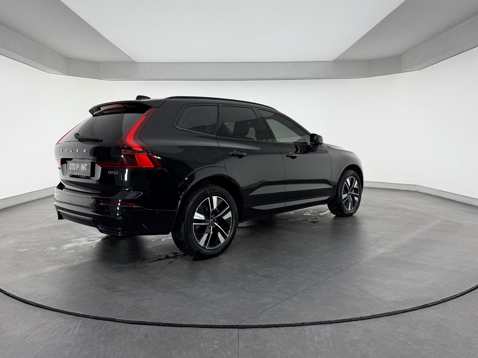 Volvo XC60 2.0 B5 Mild Hybrid Plus Dark AWD - 2025 - Detay