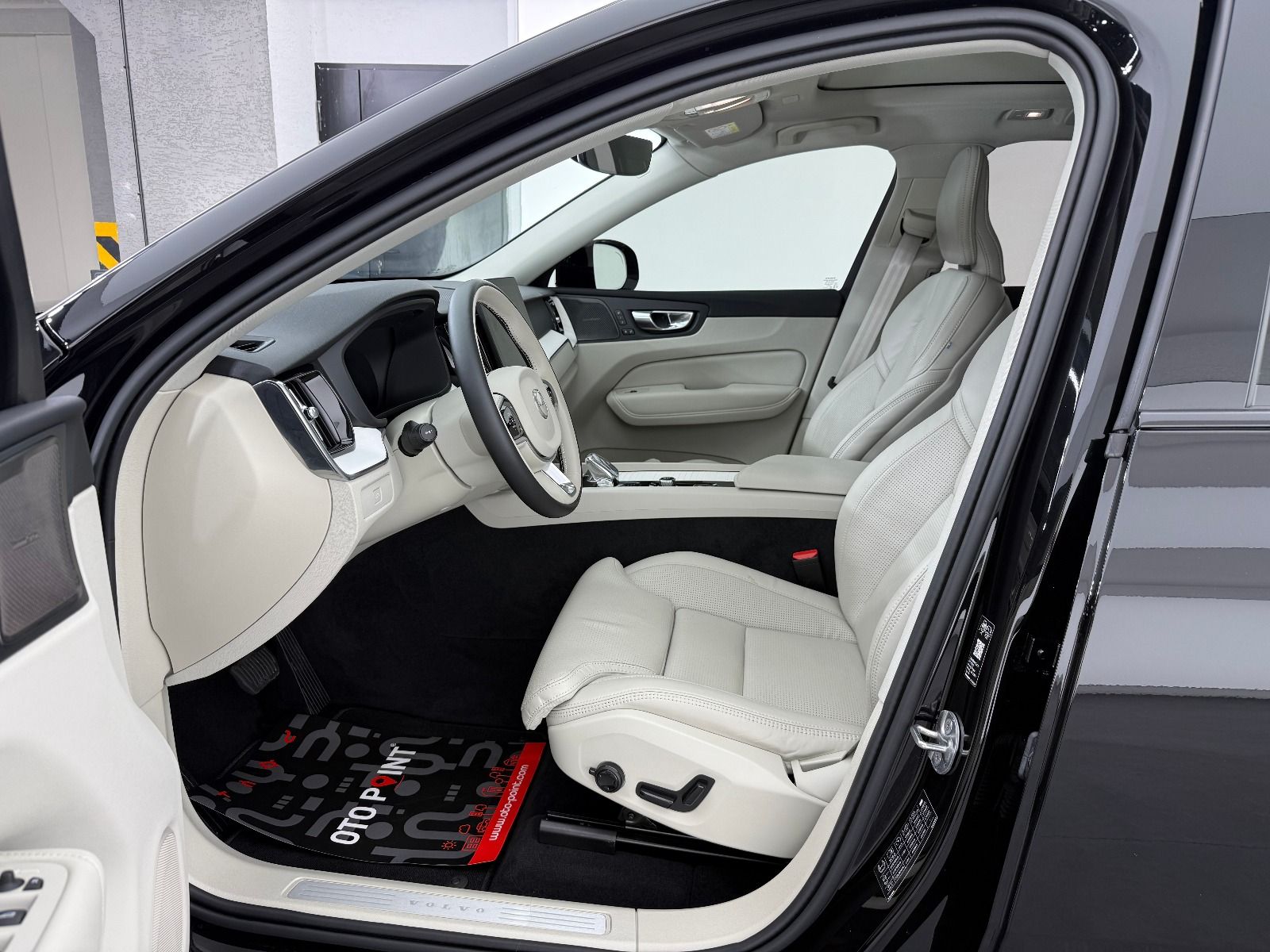 Volvo XC60 2.0 B5 Mild Hybrid Plus Dark AWD - 2025 - Detay