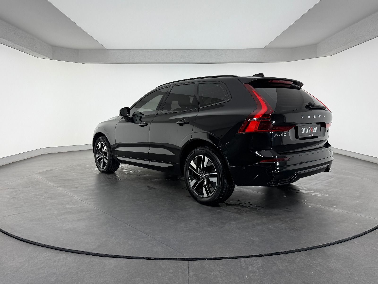 Volvo XC60 2.0 B5 Mild Hybrid Plus Dark AWD - 2025 - Detay