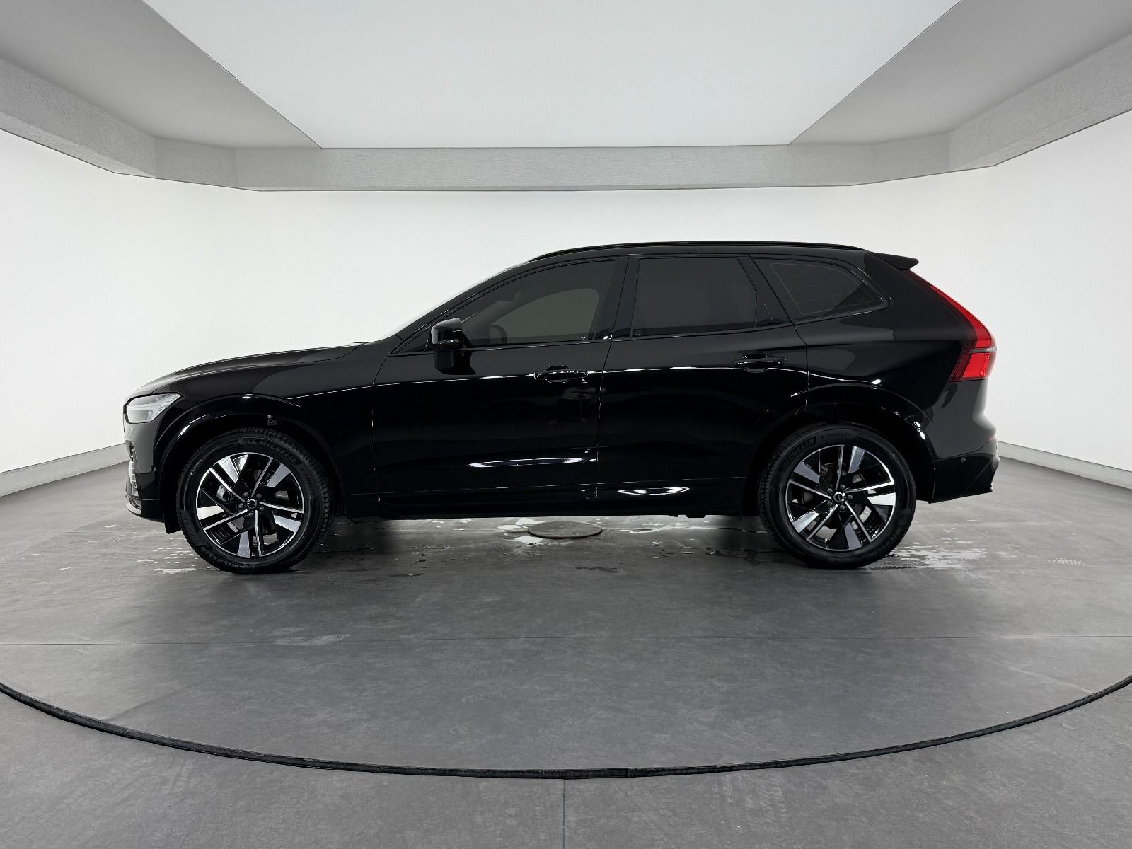 Volvo XC60 2.0 B5 Mild Hybrid Plus Dark AWD - 2025 - Detay