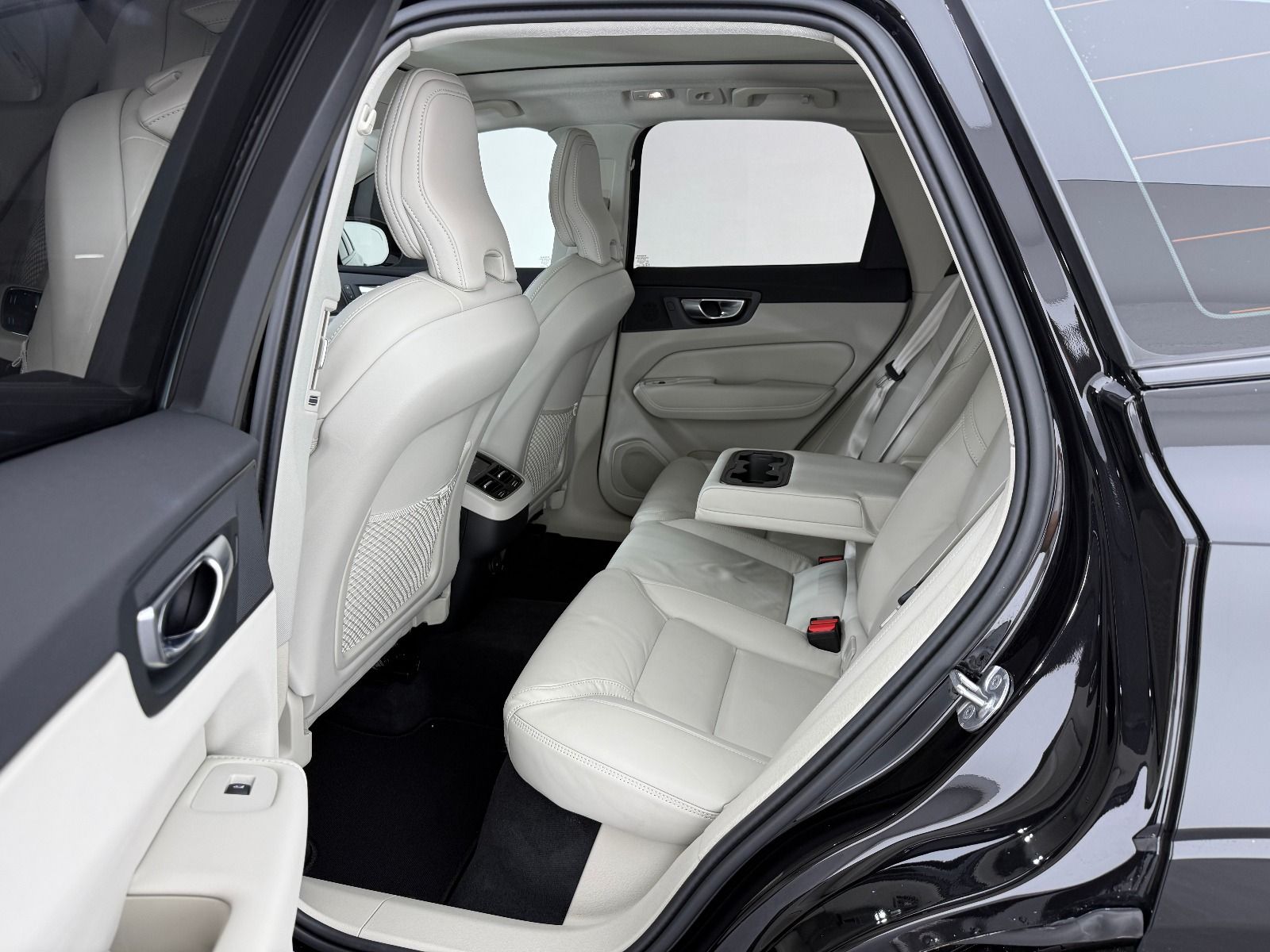 Volvo XC60 2.0 B5 Mild Hybrid Plus Dark AWD - 2025 - Detay