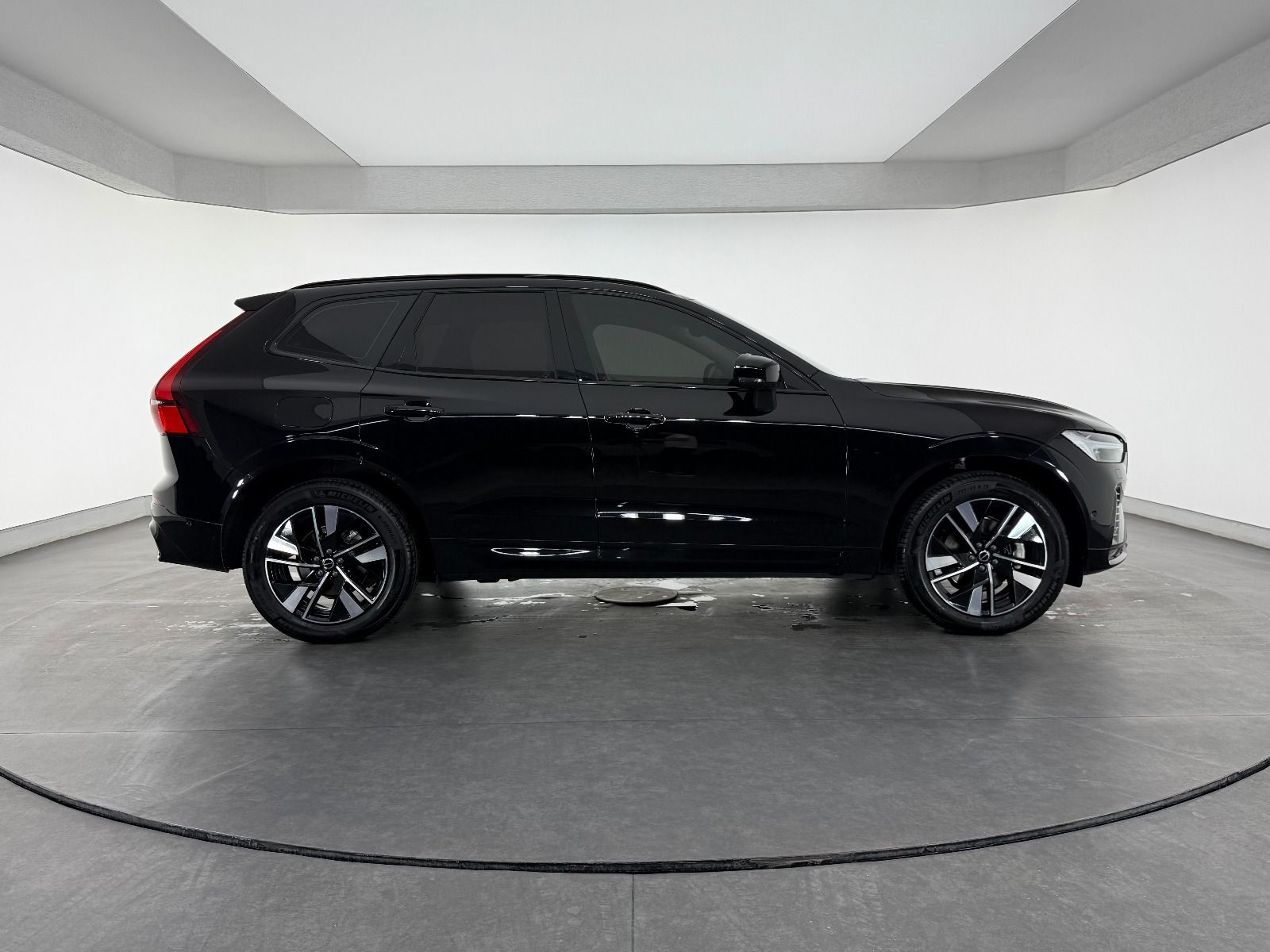 Volvo XC60 2.0 B5 Mild Hybrid Plus Dark AWD - 2025 - Detay