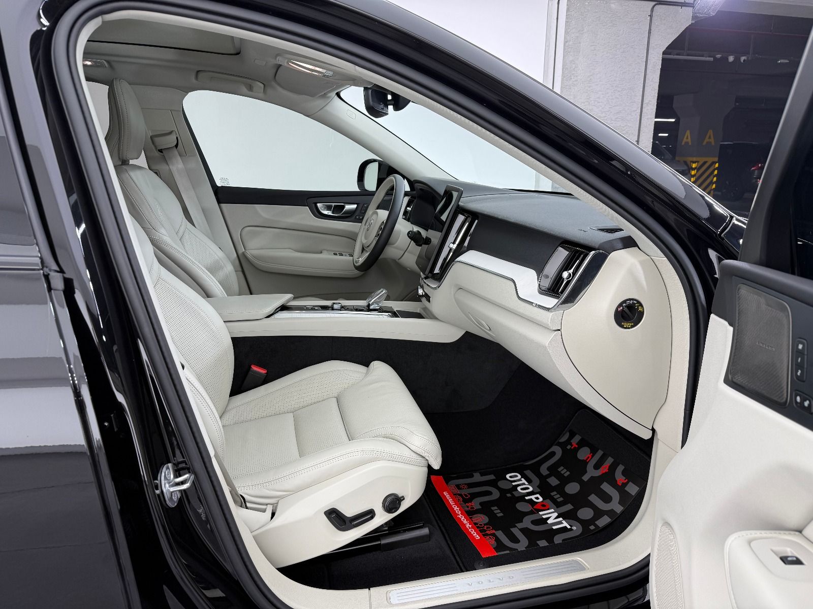 Volvo XC60 2.0 B5 Mild Hybrid Plus Dark AWD - 2025 - Detay