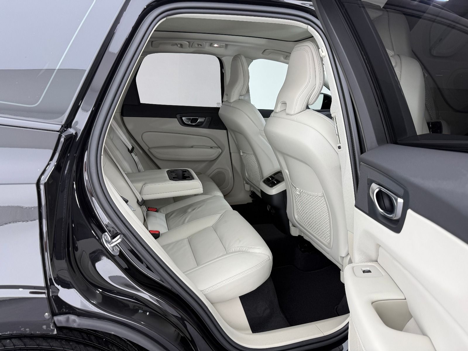 Volvo XC60 2.0 B5 Mild Hybrid Plus Dark AWD - 2025 - Detay