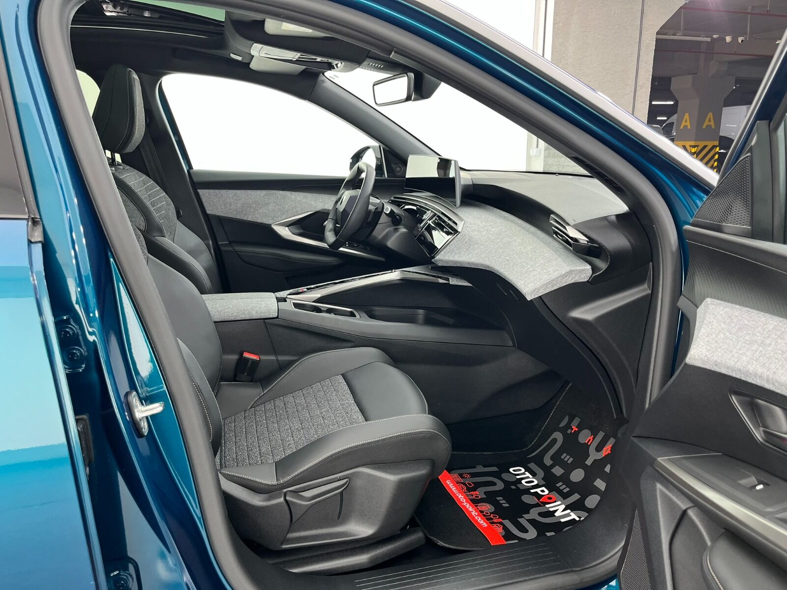 Peugeot 3008 Crossover 1.2 Hybrid Allure eDCS6 - 2025 - Detay