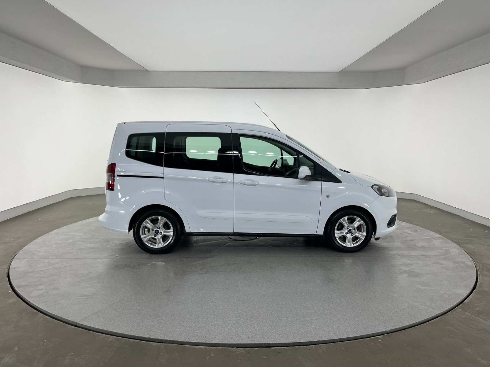 Ford Tourneo Courier Kombi 1.5 TDCI Deluxe - 2022 - Detay