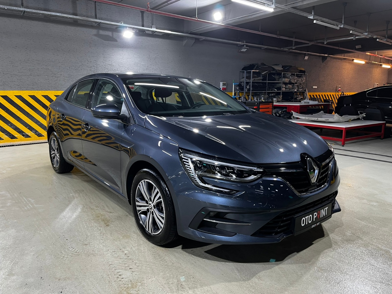 Renault Megane Sedan 1.3 TCe Touch EDC - 2024