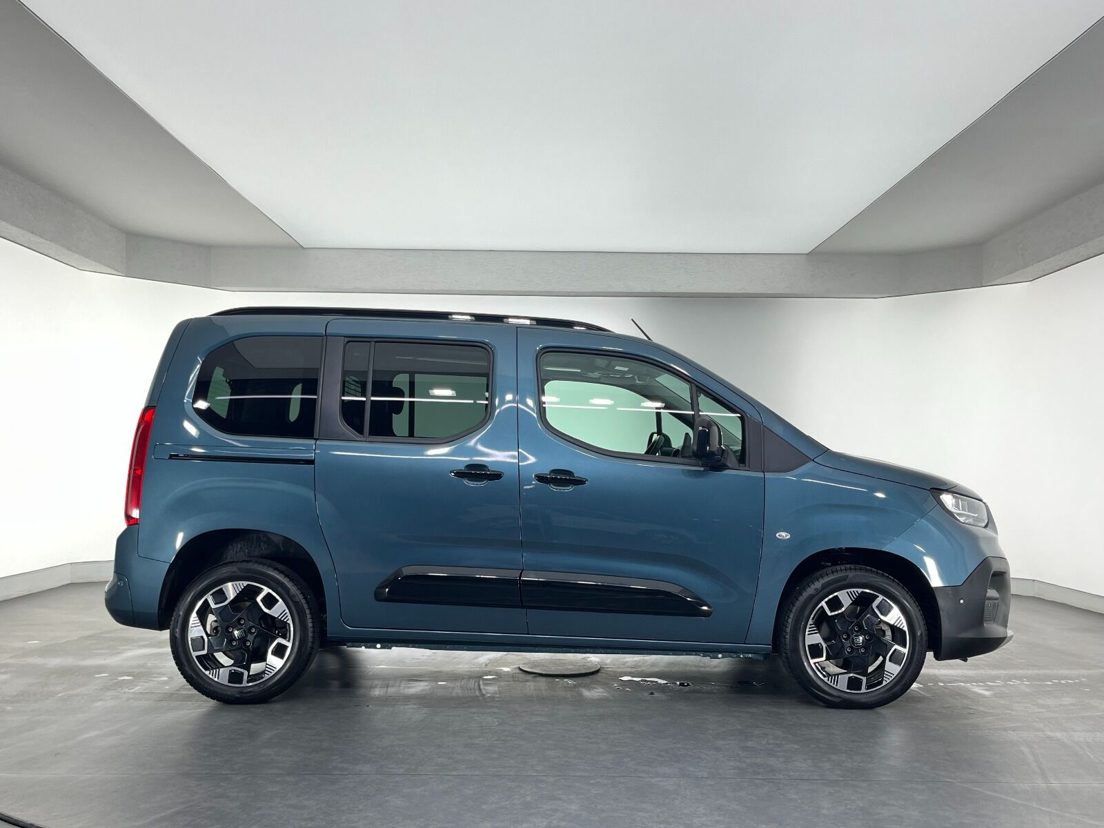 Fiat Doblo Combi 1.5 BlueHDİ Premio Plus - 2025 - Detay