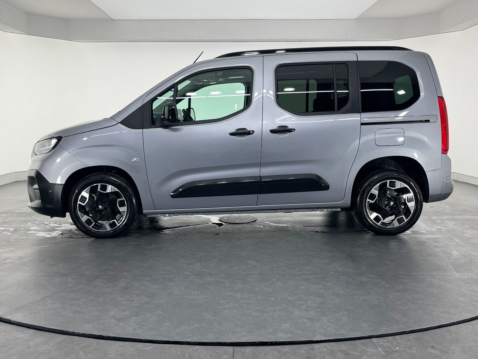 Fiat Doblo Combi 1.5 BlueHDI Premio Plus Otomatik - 2025 - Detay