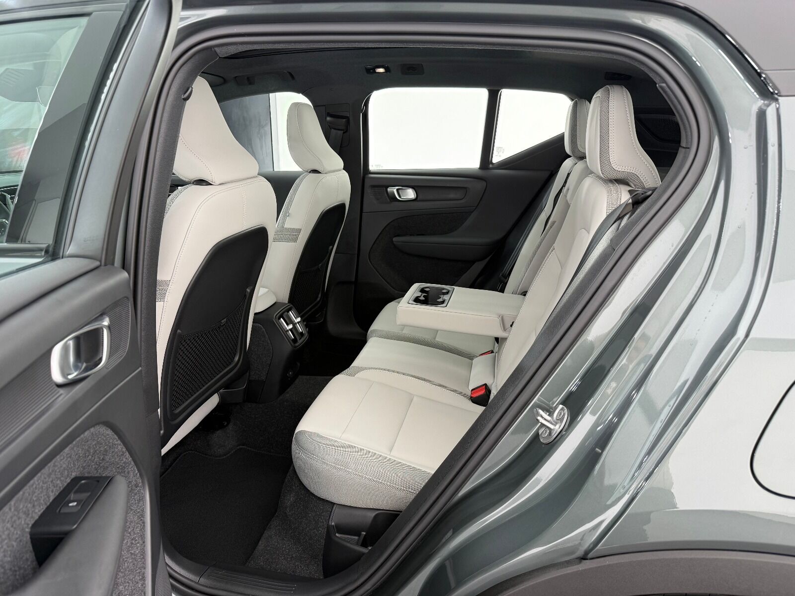 Volvo EX40 Single Motor Extended Range Ultra - 2025 - Detay