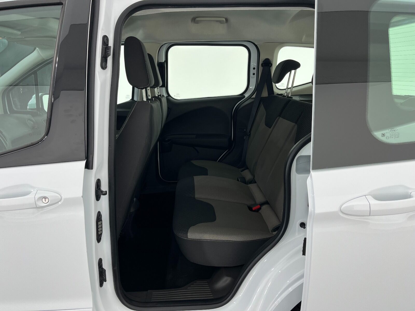 Ford Tourneo Courier 1.5 TDCI Deluxe - 2023 - Detay