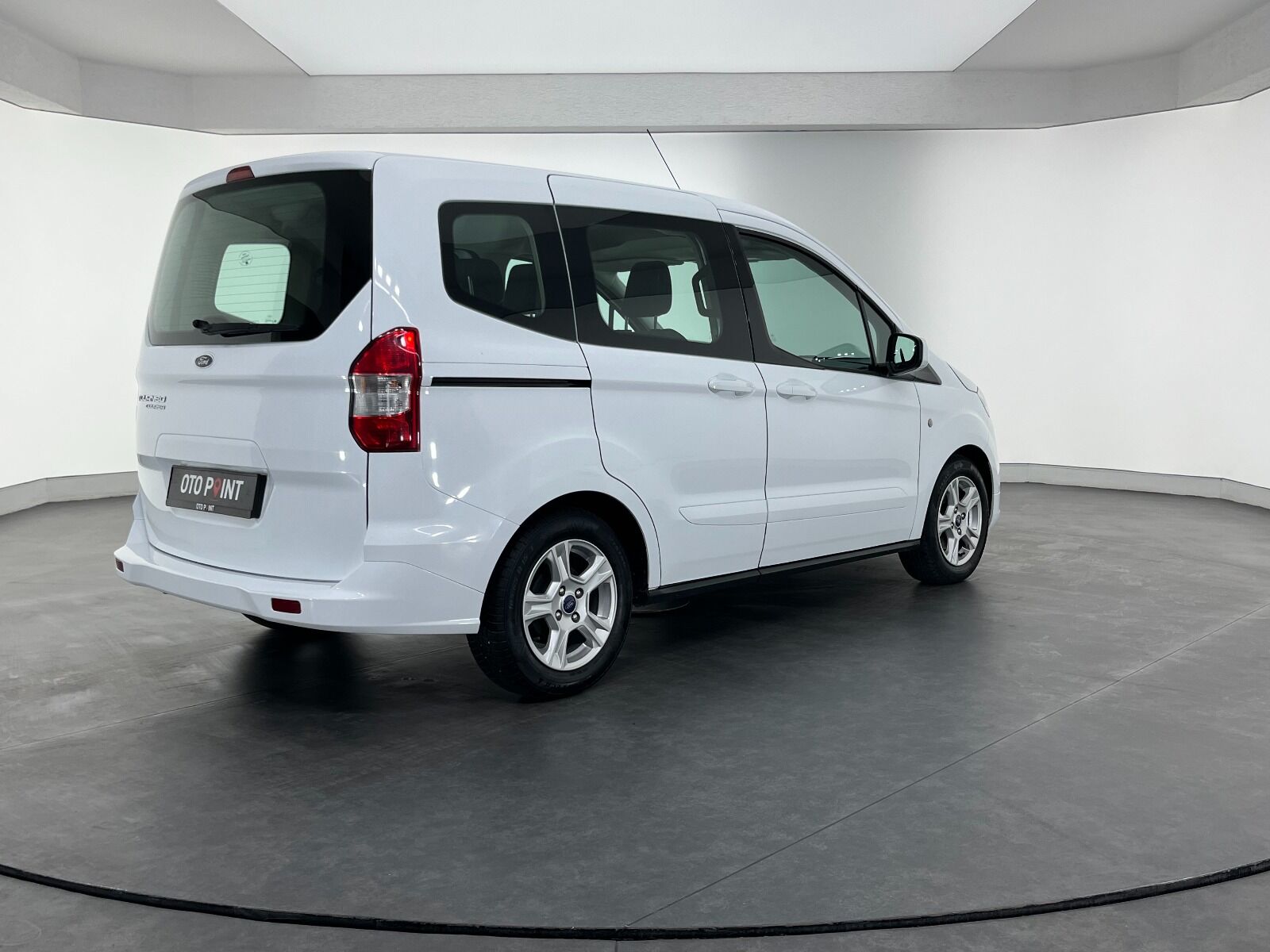 Ford Tourneo Courier 1.5 TDCI Deluxe - 2023 - Detay