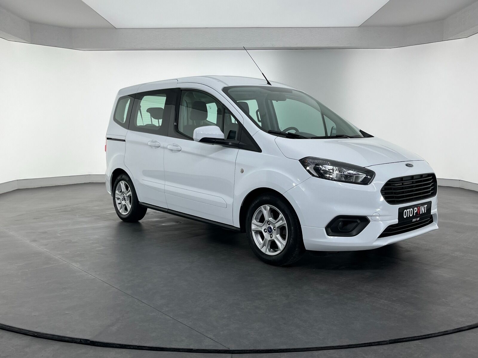Ford Tourneo Courier 1.5 TDCI Deluxe - 2023 - Detay