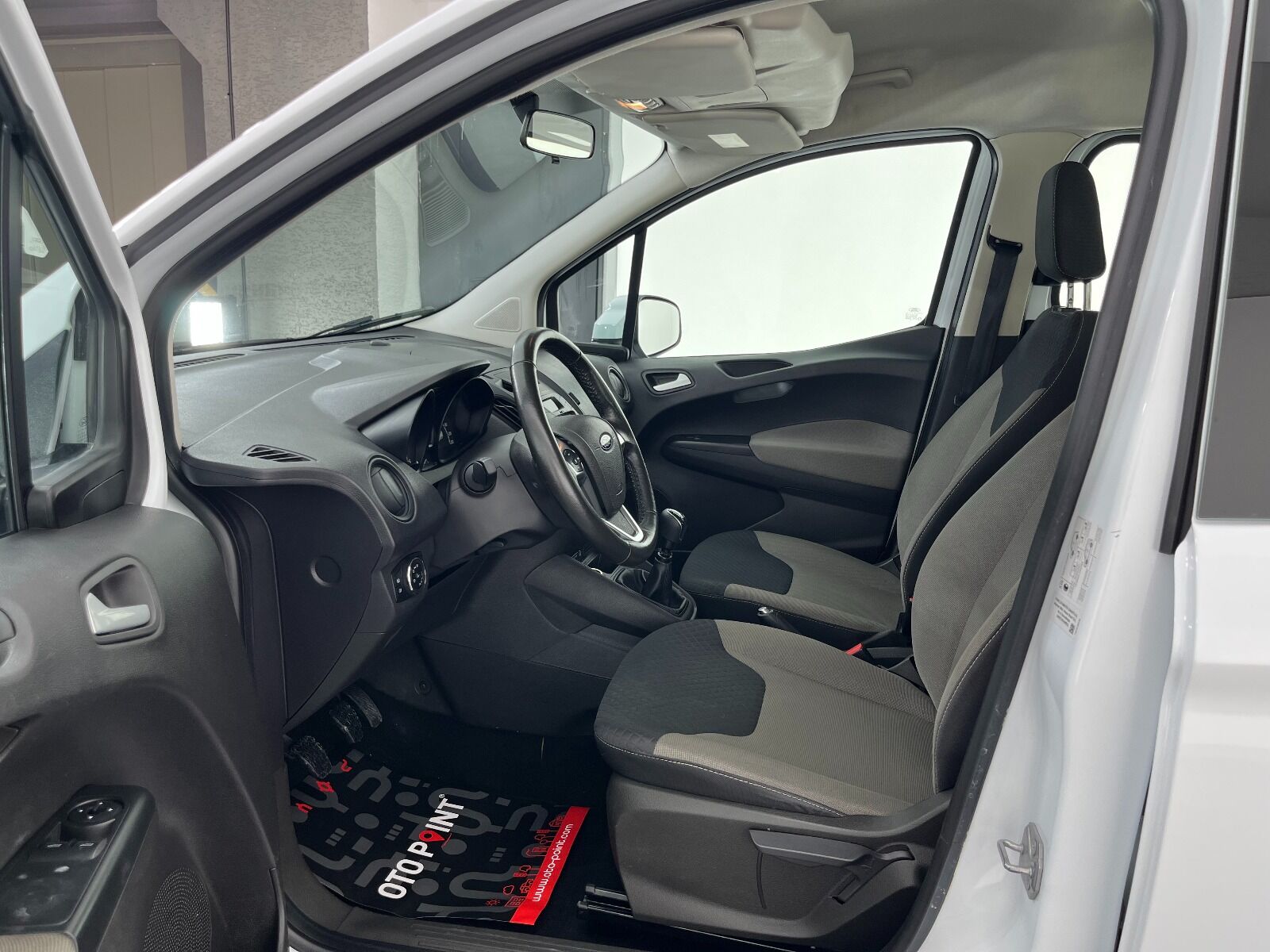 Ford Tourneo Courier 1.5 TDCI Deluxe - 2023 - Detay