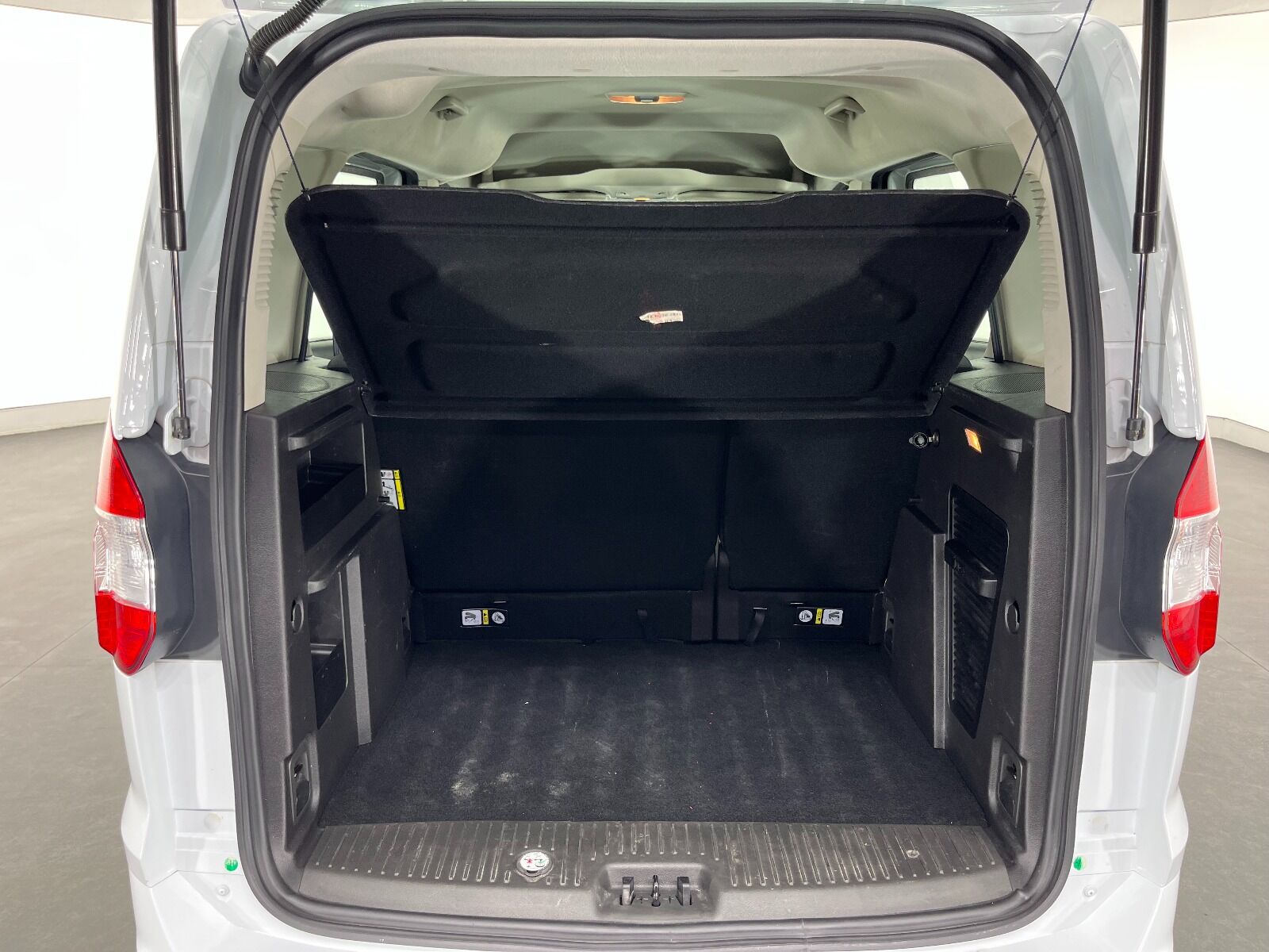 Ford Tourneo Courier 1.5 TDCI Deluxe - 2023 - Detay