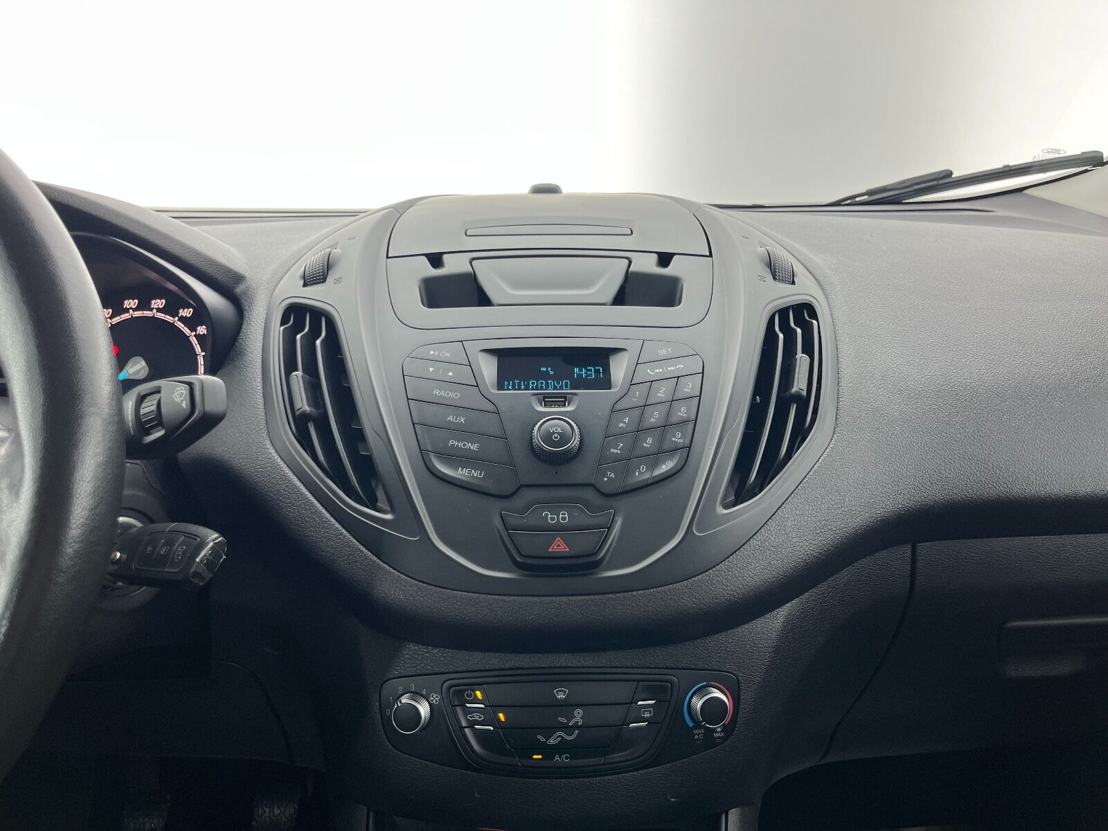 Ford Tourneo Courier 1.5 TDCI Deluxe - 2023 - Detay