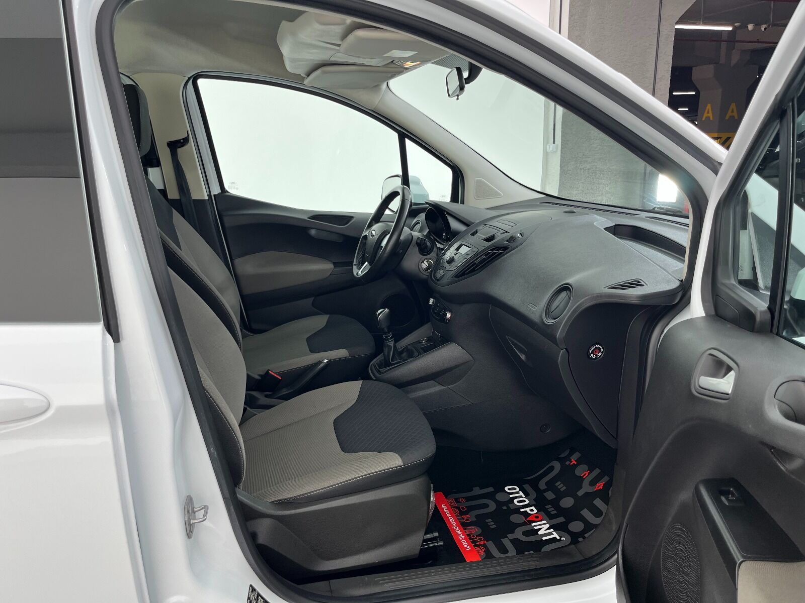 Ford Tourneo Courier 1.5 TDCI Deluxe - 2023 - Detay