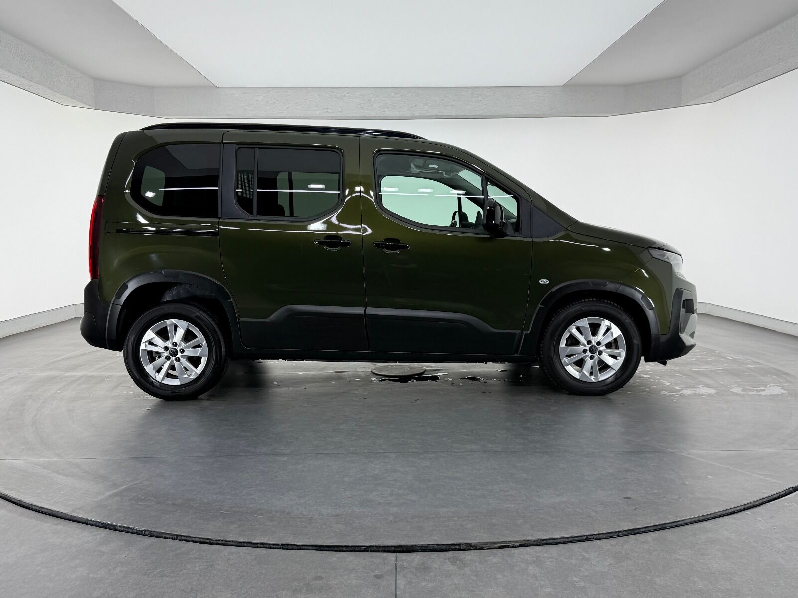 Peugeot Rifter 1.5 BlueHDI Allure EAT8 - 2026 - Detay