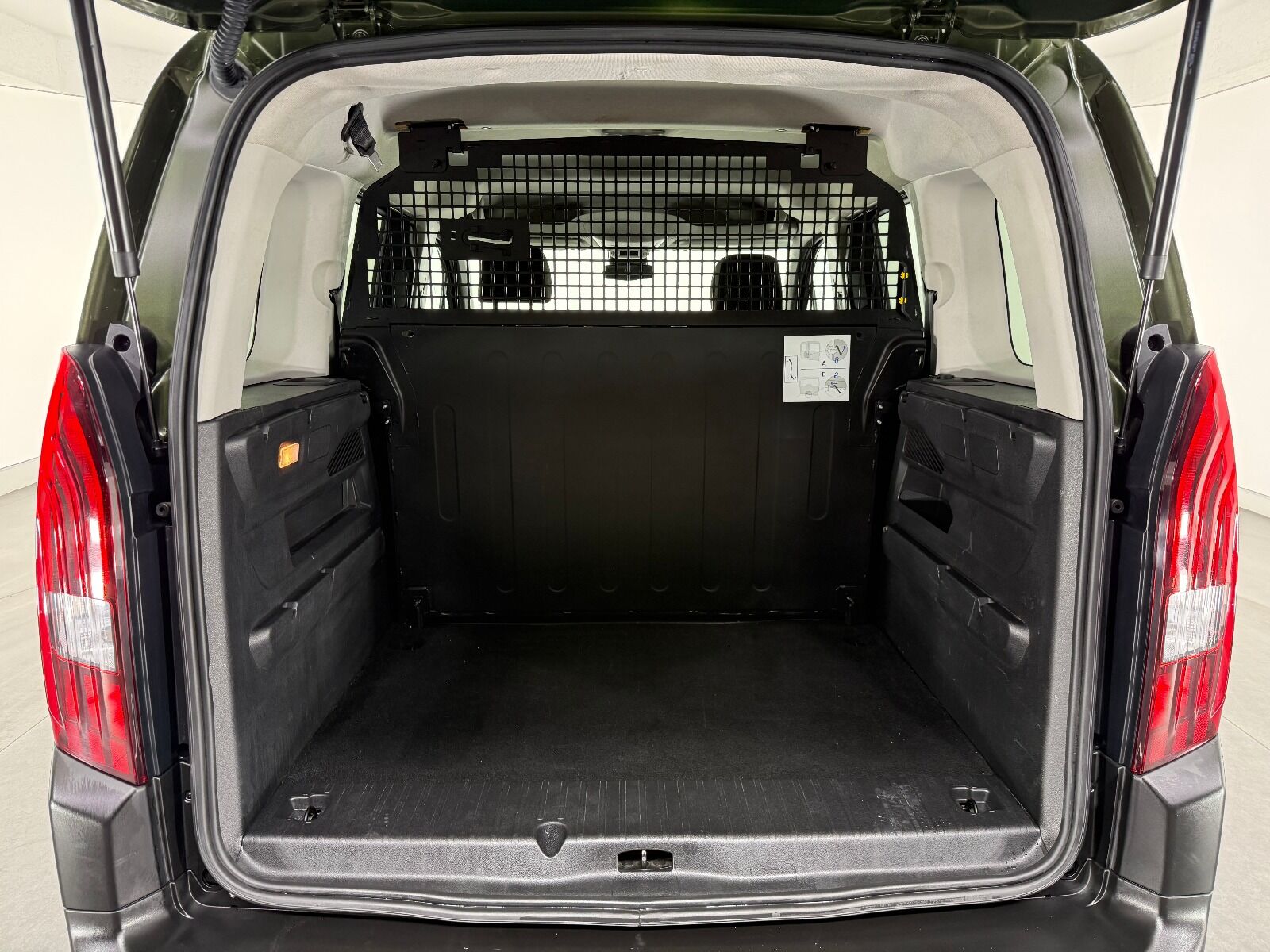 Peugeot Rifter 1.5 BlueHDI Allure EAT8 - 2026 - Detay